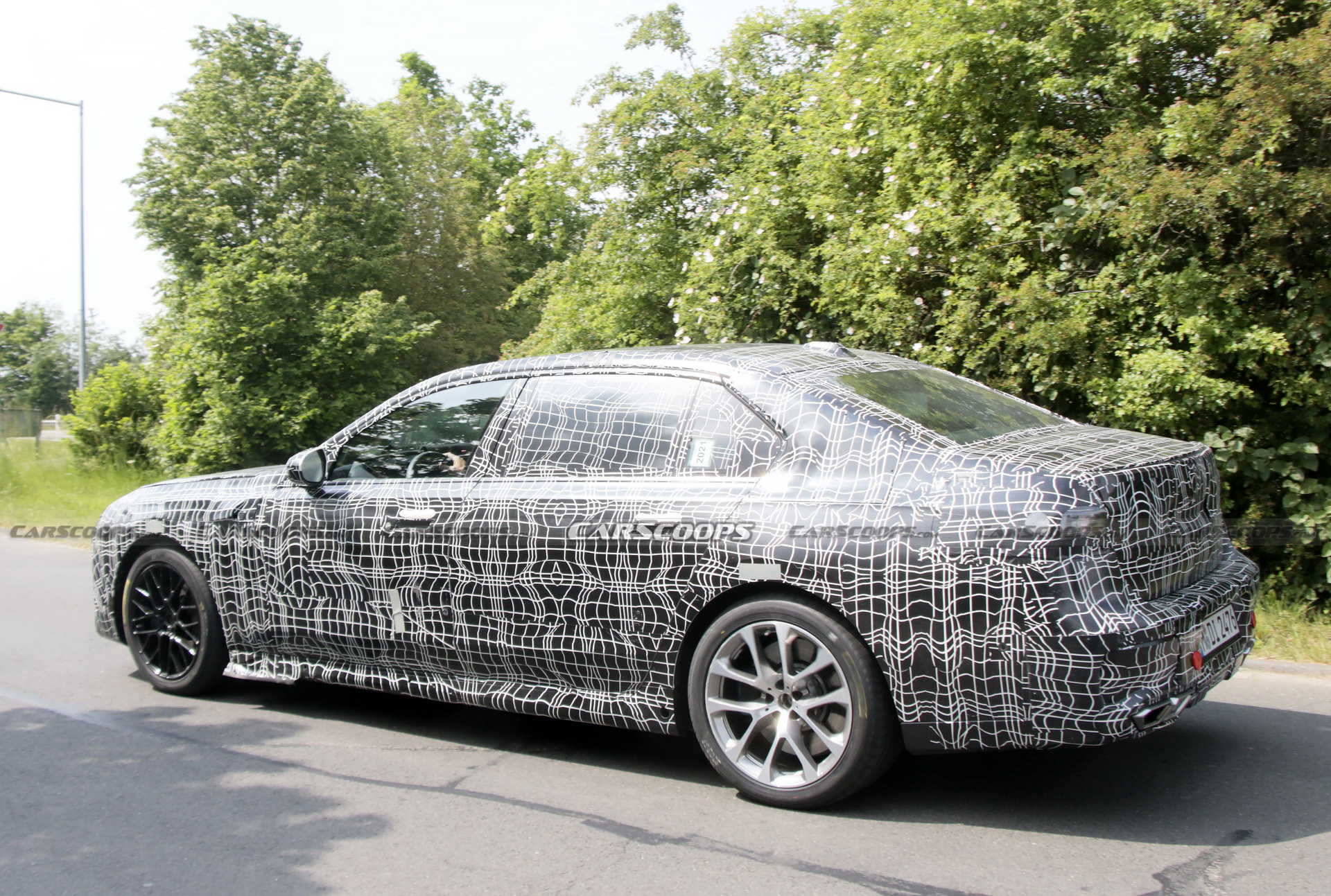 2023 BMW 7-Series Shows iX-inspired Interior With Curved Displays For The First Time