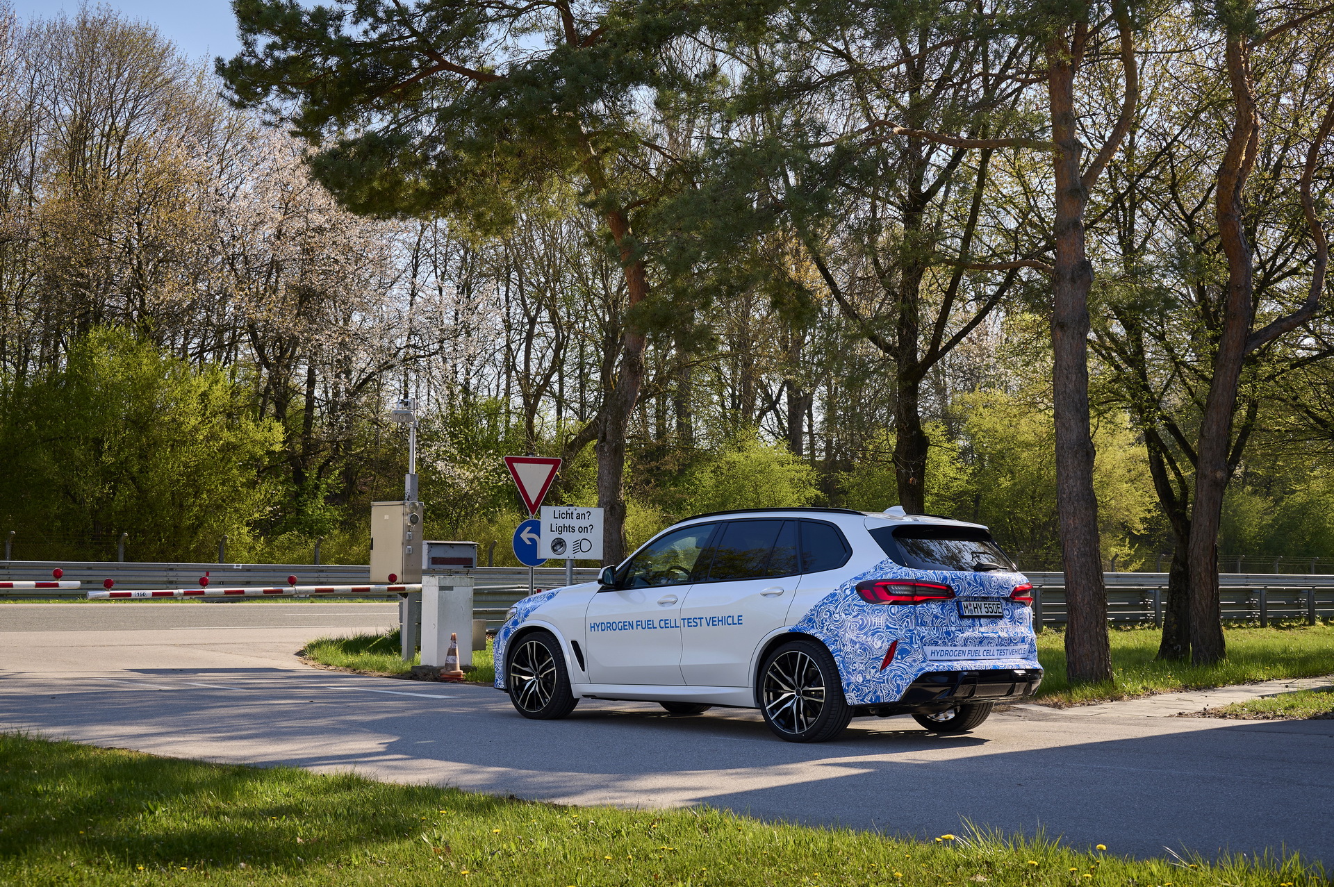 BMW Rolls Out X5 Hydrogen Fuel Cell Prototype Ahead Of 2022 Launch