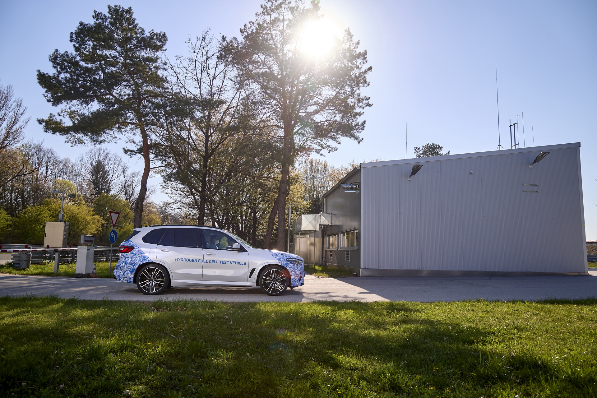 BMW Rolls Out X5 Hydrogen Fuel Cell Prototype Ahead Of 2022 Launch