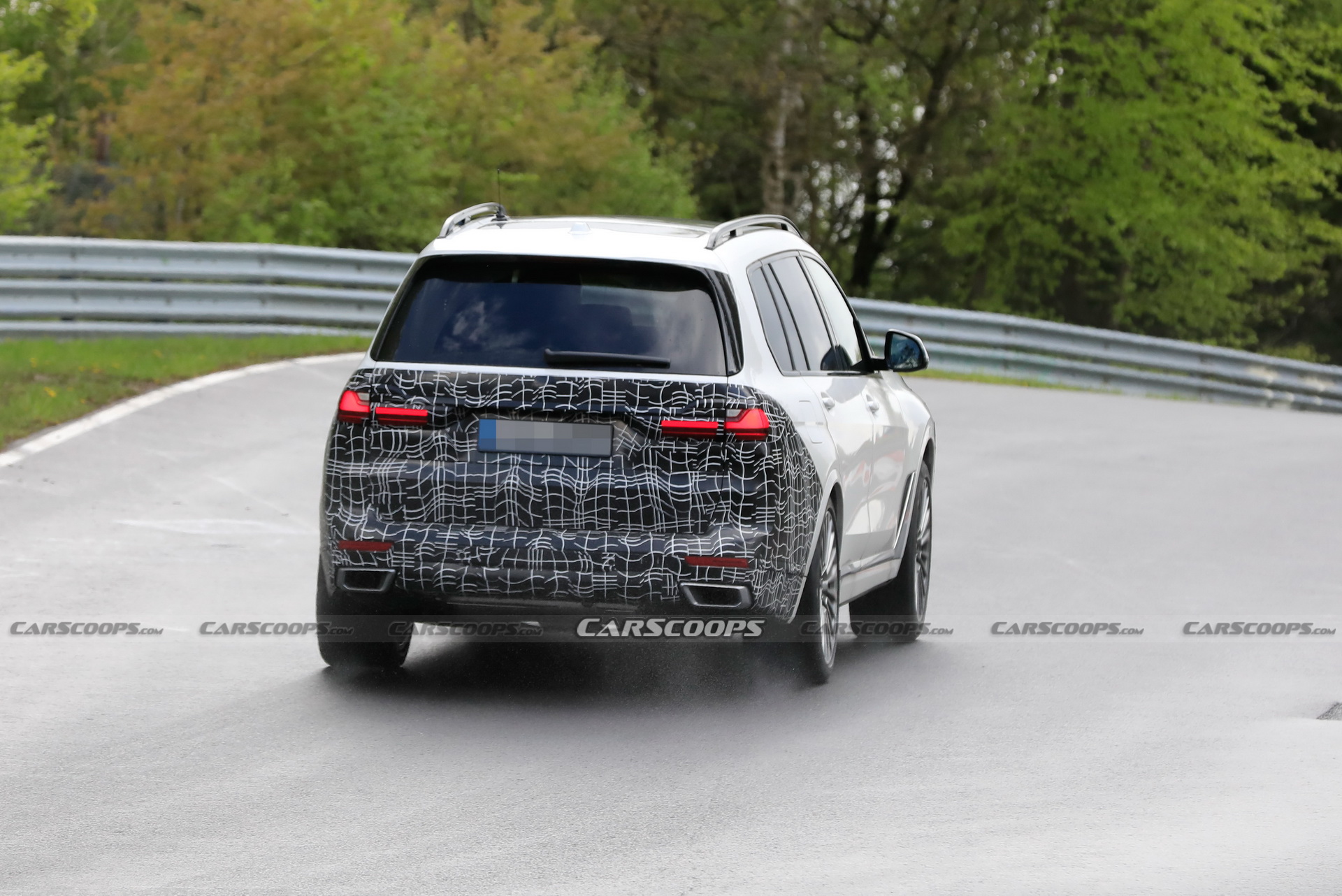 2022 BMW X7 Takes To The Track With Facelifted Looks