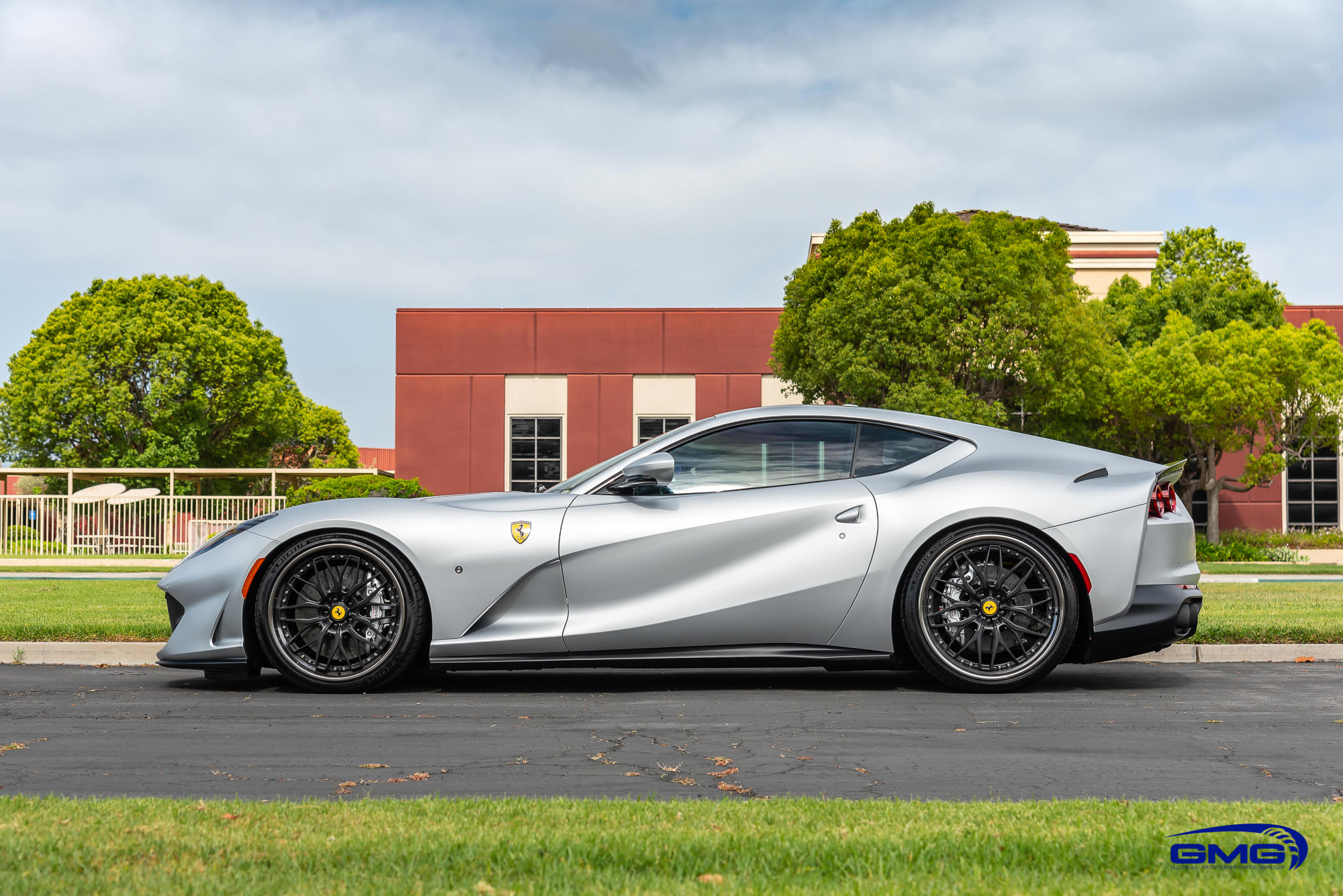 Ferrari 812 Superfast Looks Perfect With These Stylish Mods