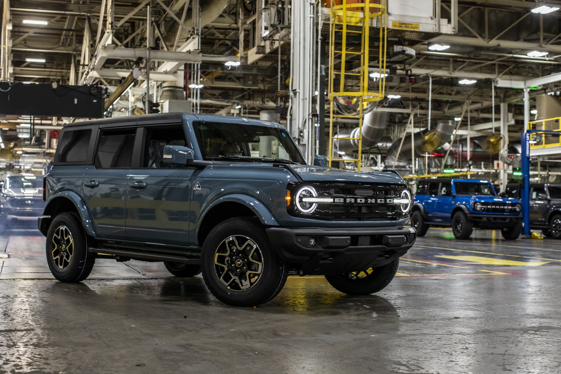 2021 Ford Bronco Finally Begins Shipping To Dealers Nationwide