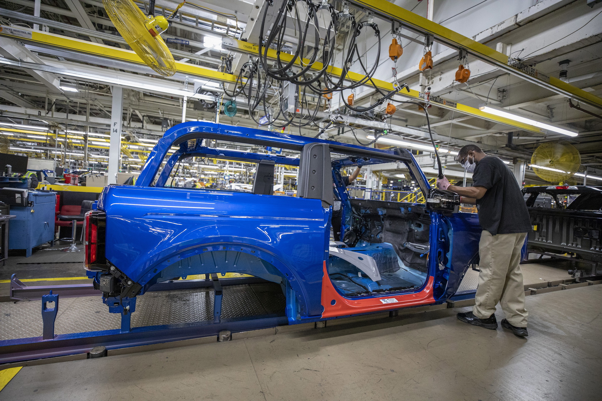 2021 Ford Bronco Finally Begins Shipping To Dealers Nationwide