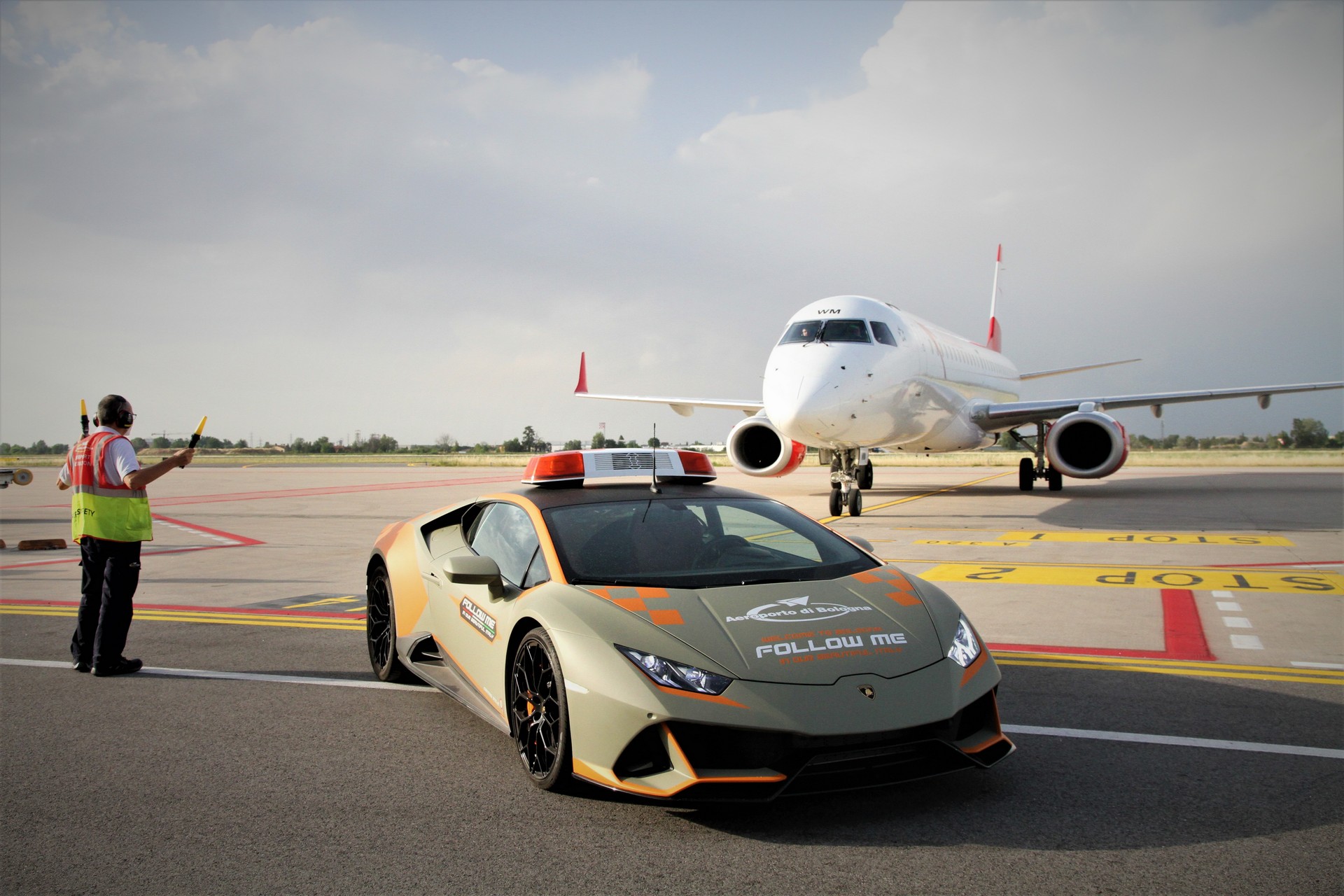 Italy’s Bologna Airport Has The Ultimate Follow Me Car, A Lamborghini Huracan Evo