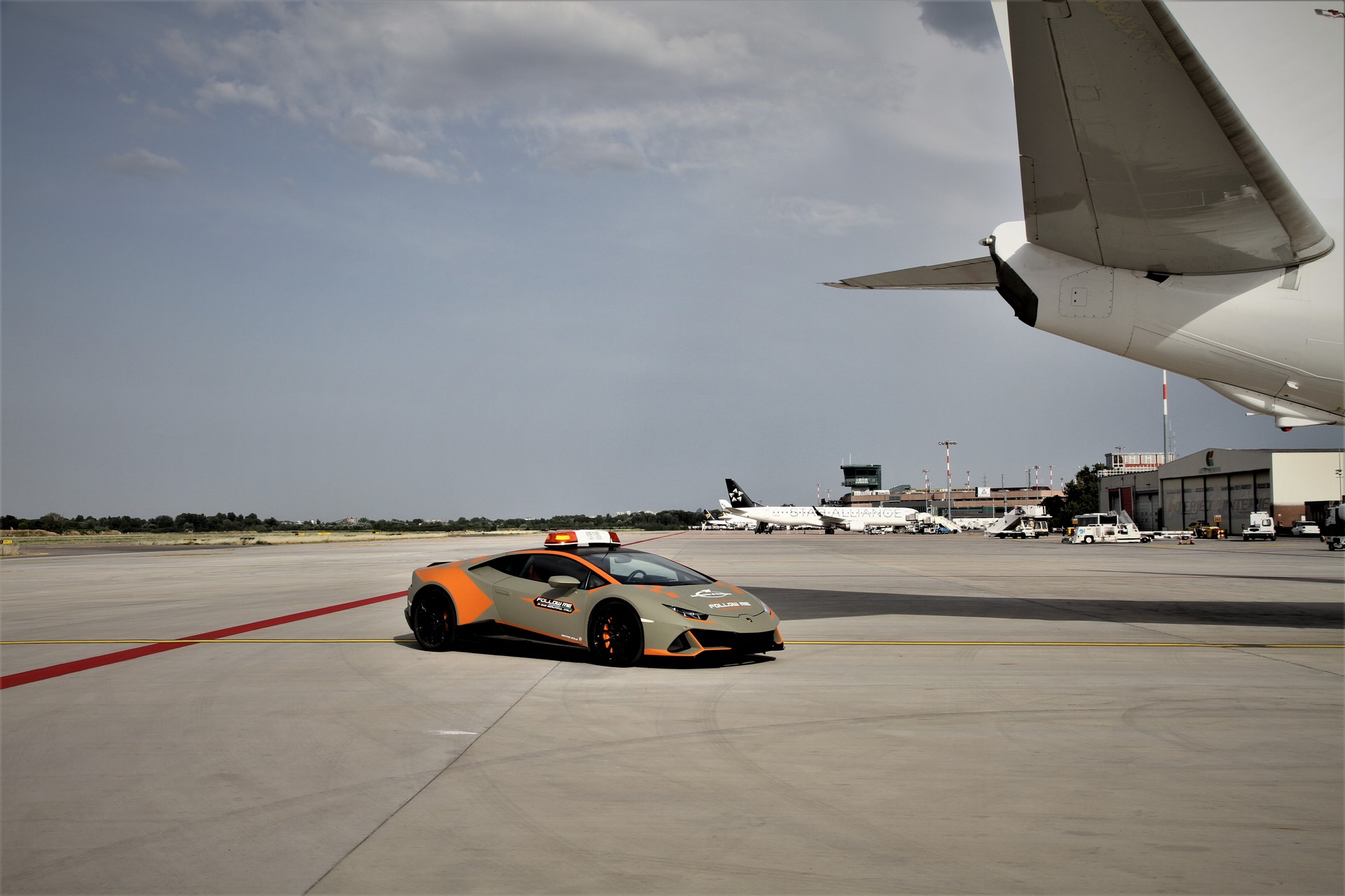 Italy’s Bologna Airport Has The Ultimate Follow Me Car, A Lamborghini Huracan Evo