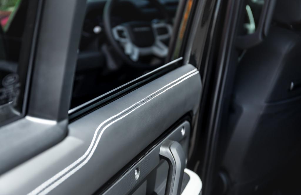 Manhart’s DP 500 Land Rover Defender Adds Power And Badass Looks