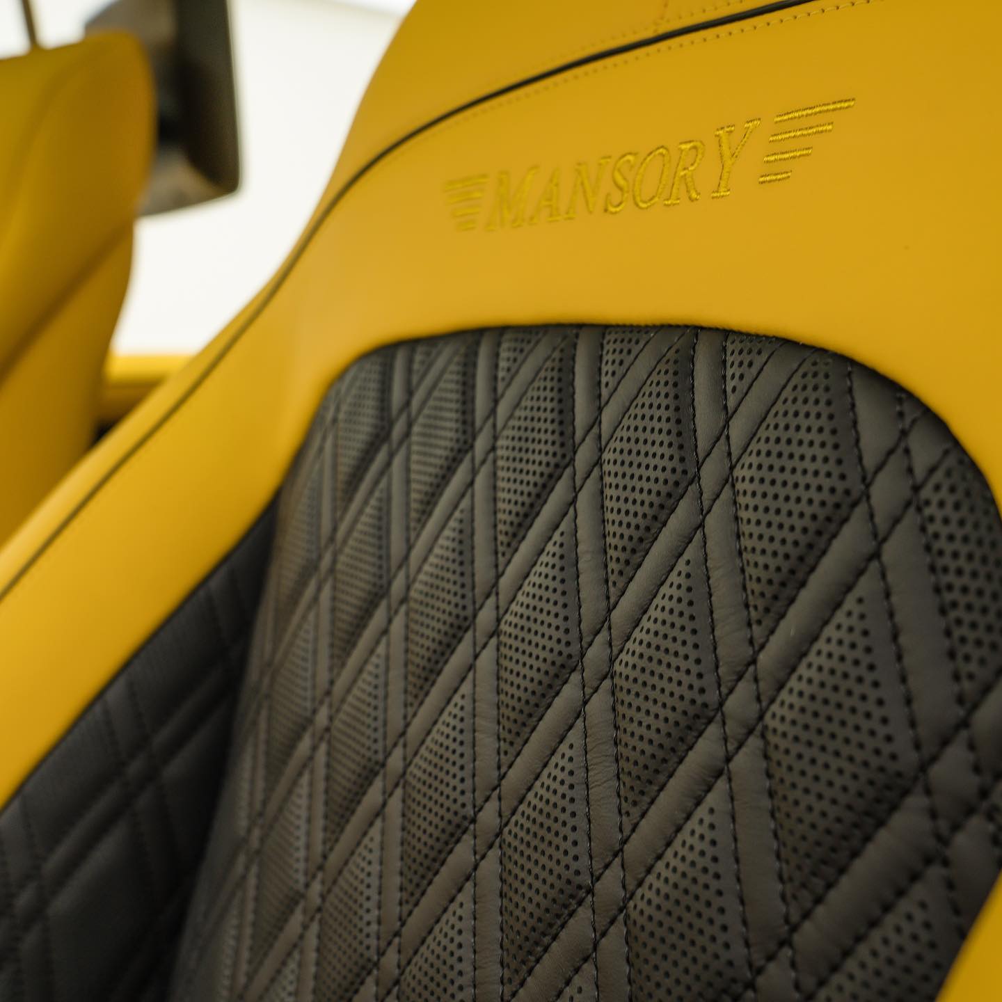 Mansory Gronos Is The Bumblebee Of Mercedes-Benz G-Classes