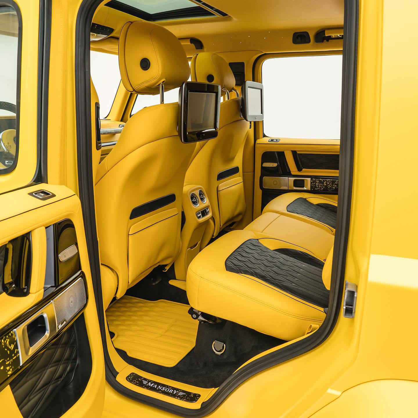 Mansory Gronos Is The Bumblebee Of Mercedes-Benz G-Classes