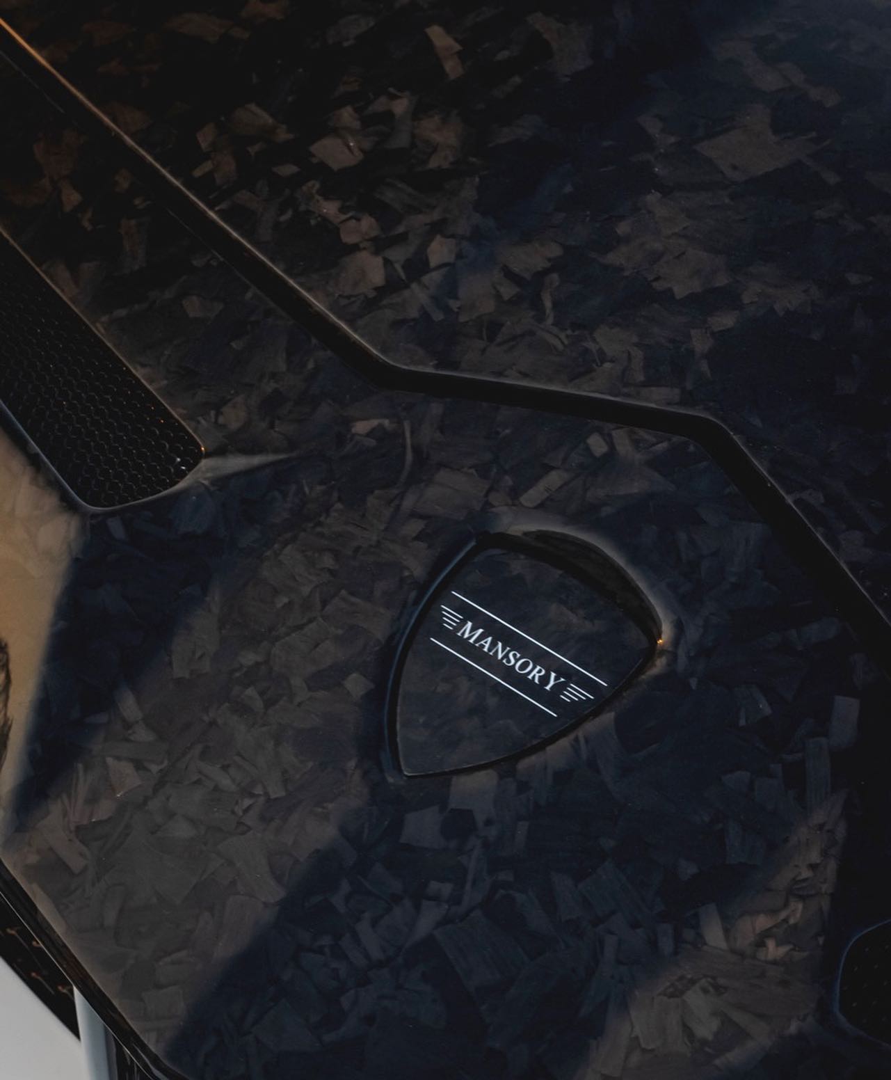 Lamborghini Urus Gets High On Mansory’s Colorful Tuning Mods