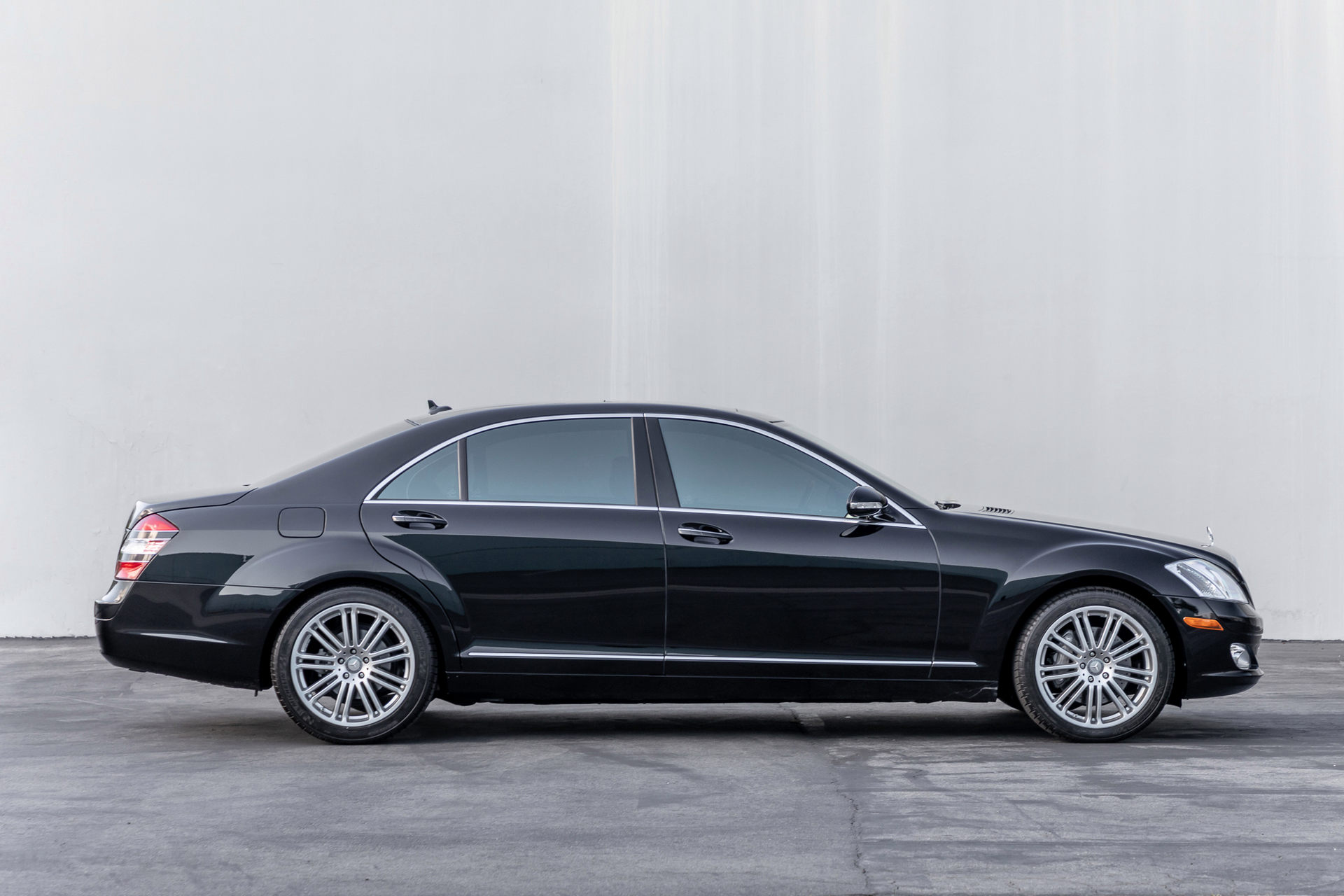 Enjoy The Luxury Of A Mercedes-Benz S550 Without Breaking The Bank