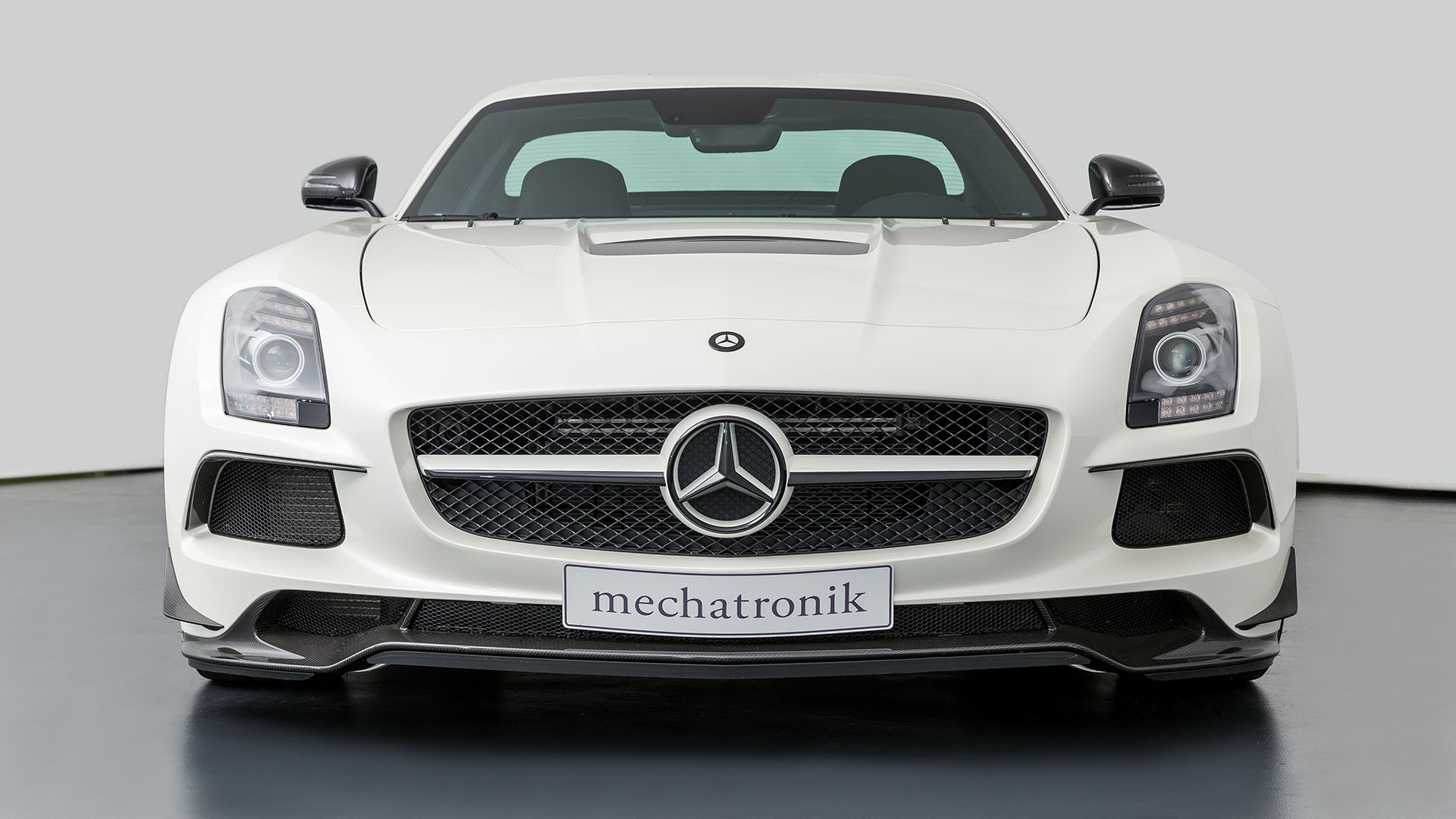2013 Mercedes-Benz SLS AMG Black Series Is One Hardcore Machine
