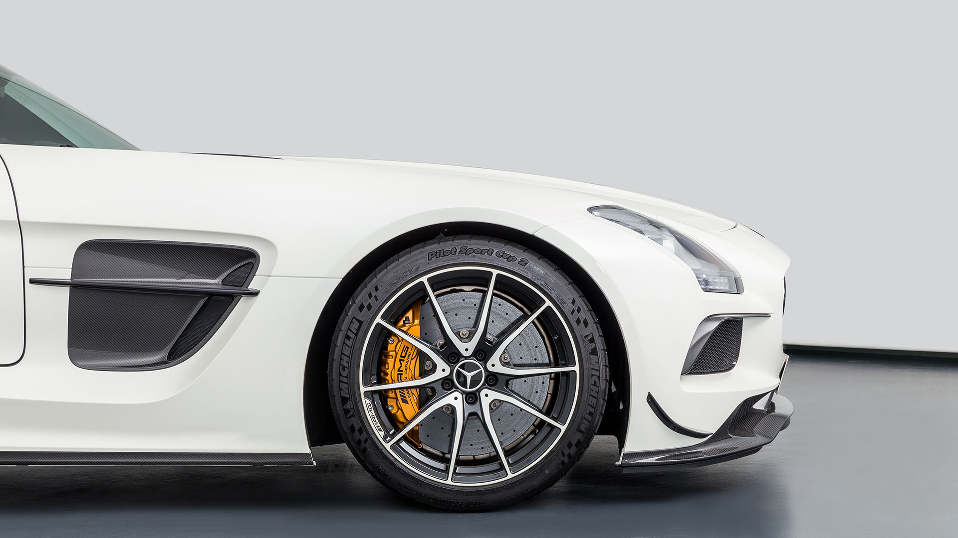 2013 Mercedes-Benz SLS AMG Black Series Is One Hardcore Machine