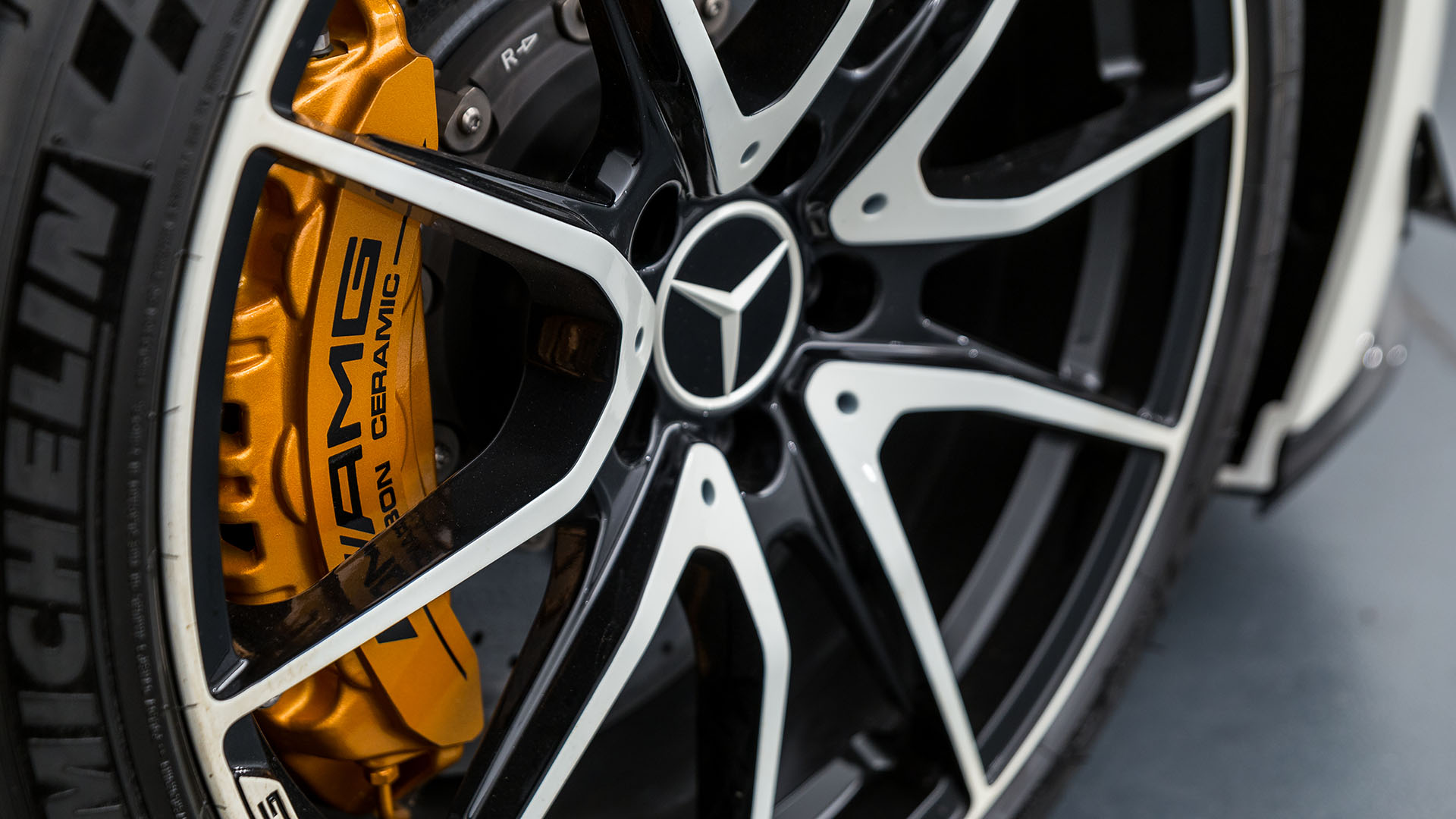 2013 Mercedes-Benz SLS AMG Black Series Is One Hardcore Machine