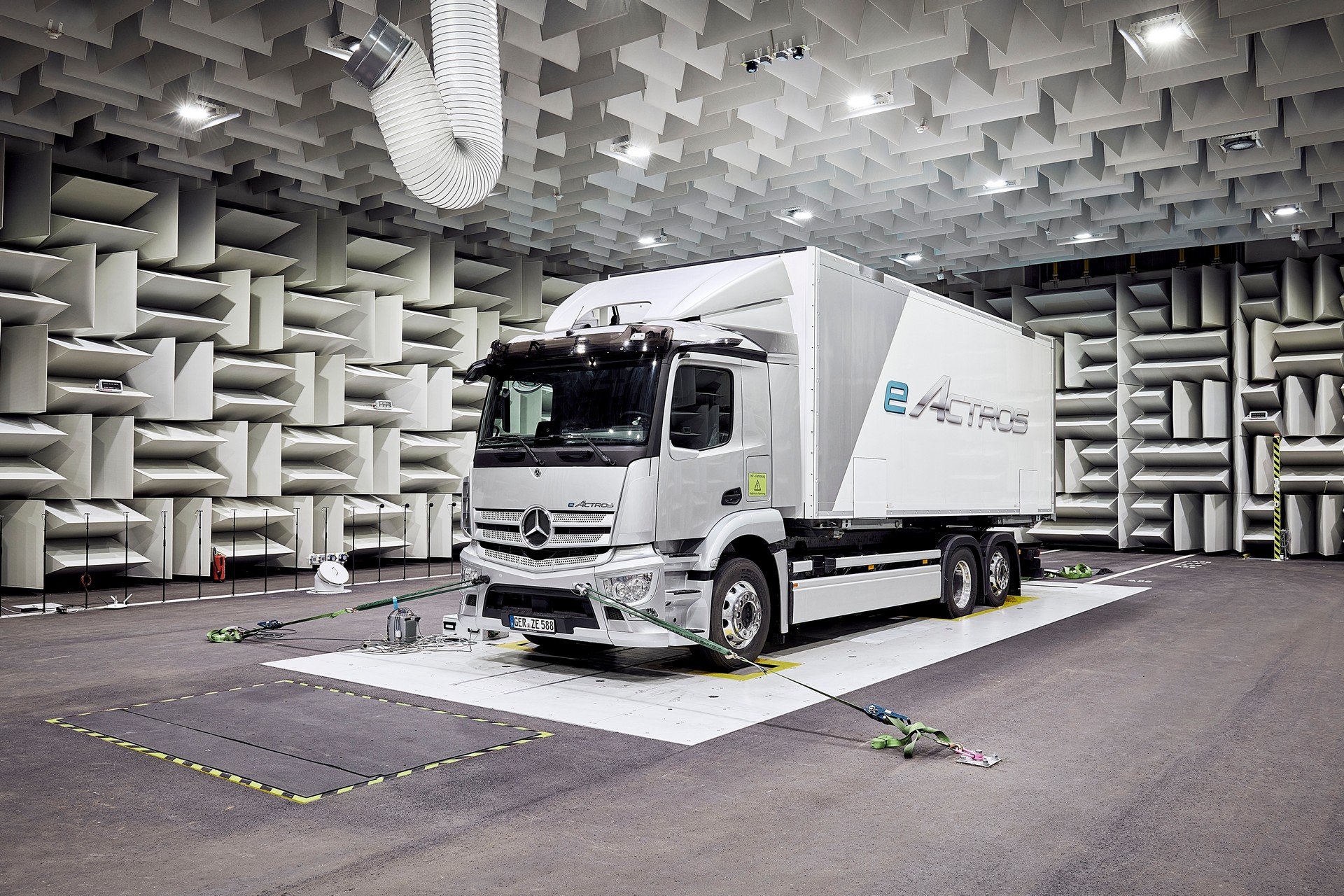 Electric Mercedes eActros Debuts June 30th, Goes Into Production Later This Year
