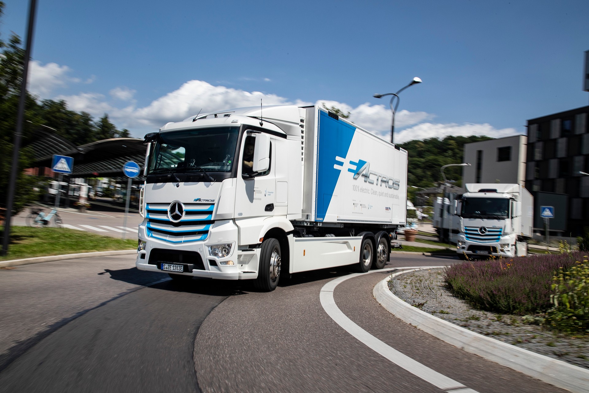 Electric Mercedes eActros Debuts June 30th, Goes Into Production Later This Year