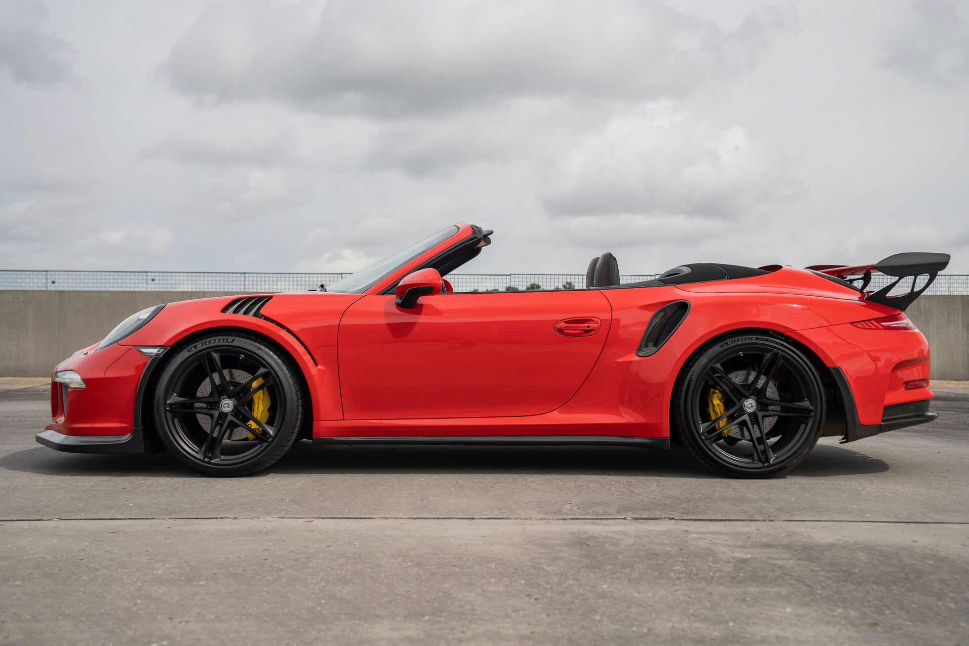 This Porsche Seems To Be A One-Off 911 GT3 RS Cabriolet, Yet Looks Can Be Deceiving