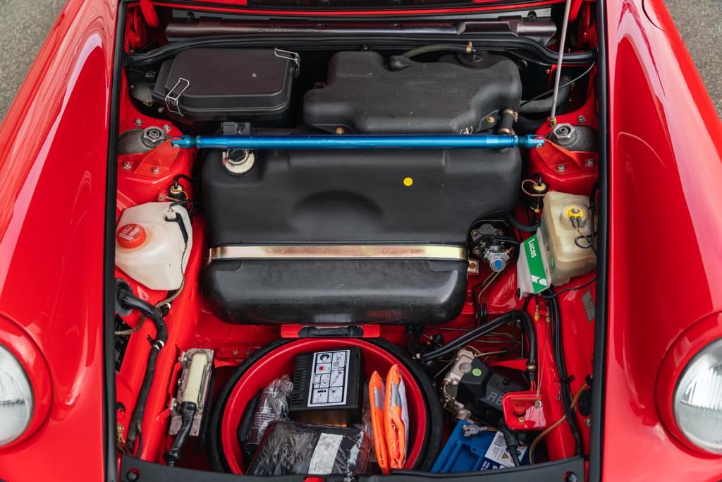 Rare Porsche 964 RS N-GT Clubsport Is A True Road-Going Race Car