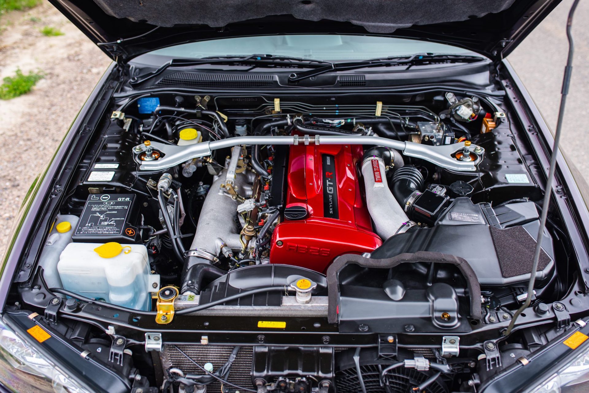 This Midnight Purple II 1999 Nissan Skyline GT-R Could Sell For $400k
