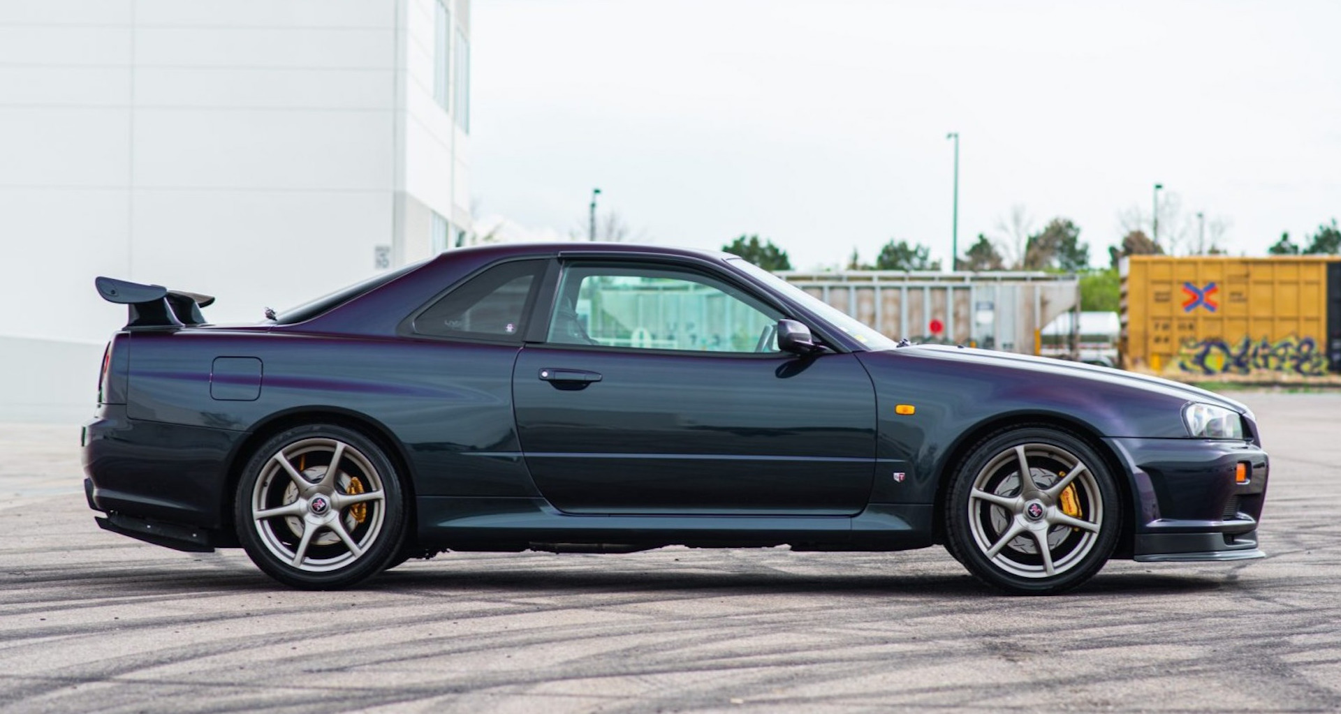 This Midnight Purple II 1999 Nissan Skyline GT-R Could Sell For $400k