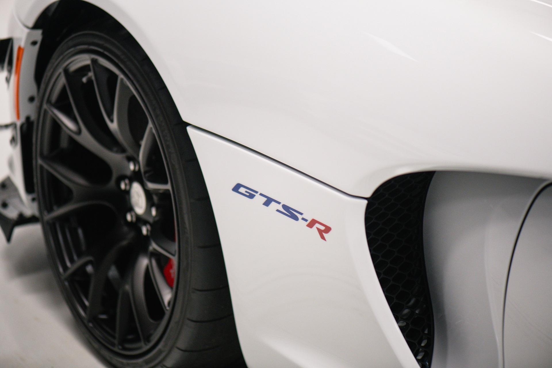 Delivery-Mileage Dodge Viper GTS-R Final Edition ACR Sold For $402,000