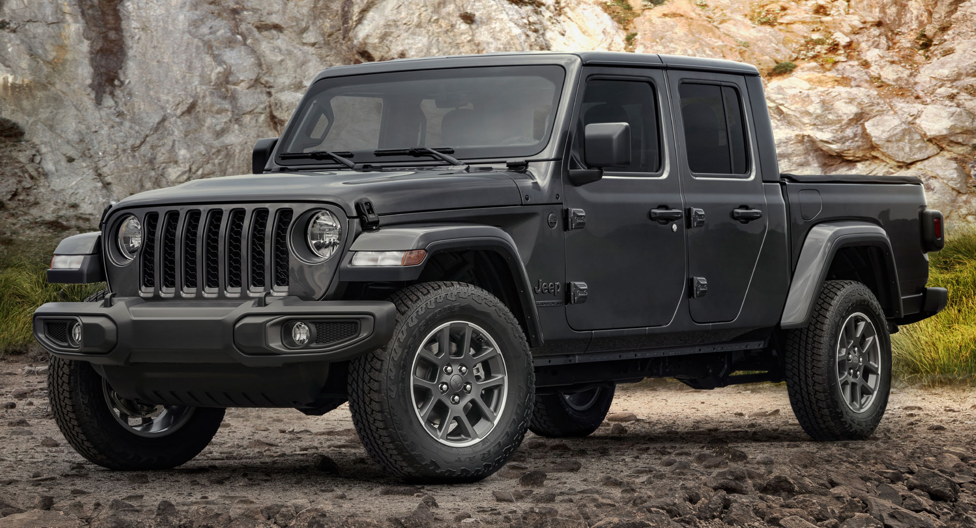 Smartphone Tech Continues To Trickle Into Cars As Jeep Offers Gorilla Glass  Windshields For Gladiator And Wrangler | Carscoops