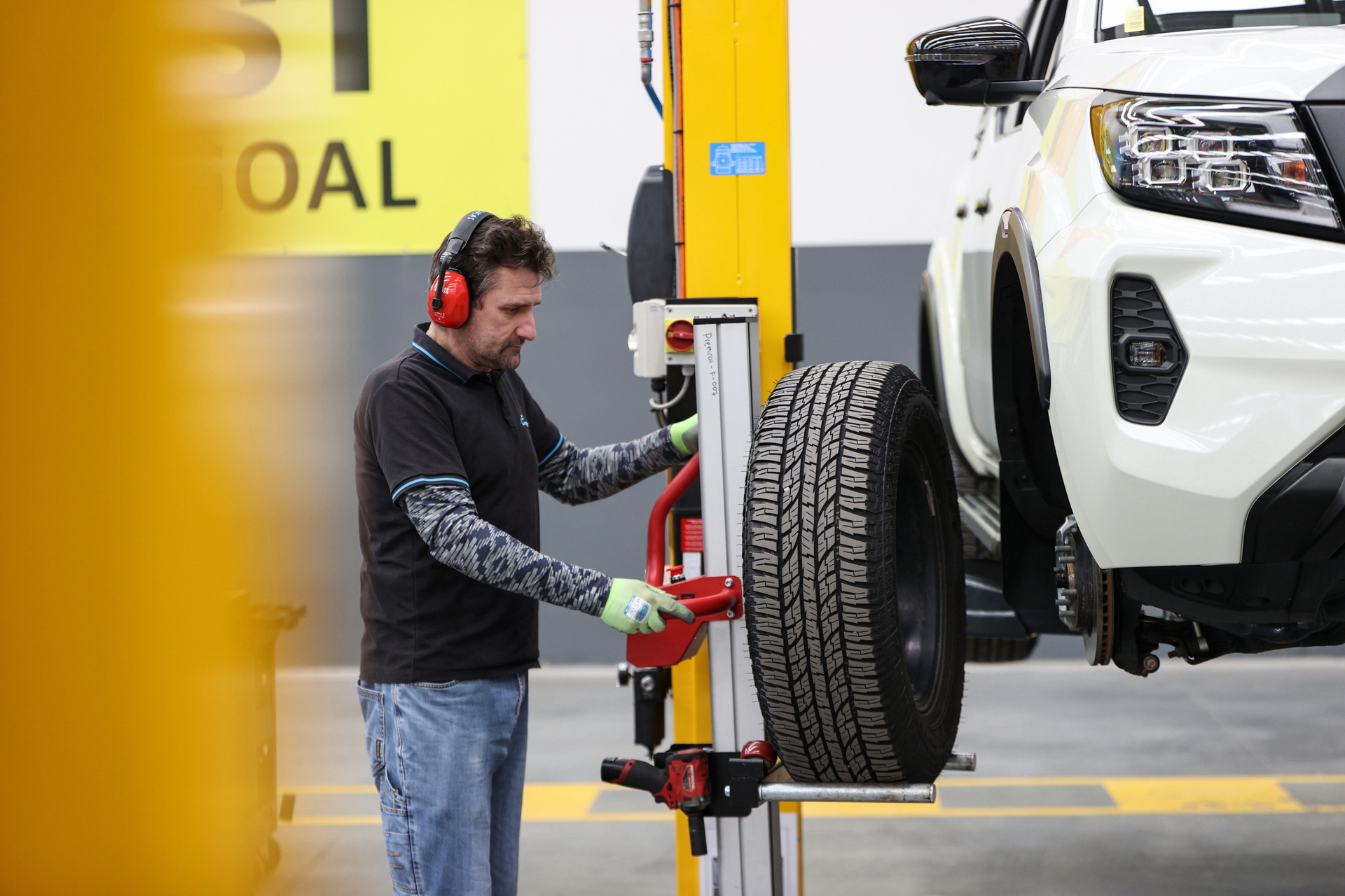 Nissan Reveals Australia-Only Navara Pro-4X Warrior Off-Road Pickup In Full