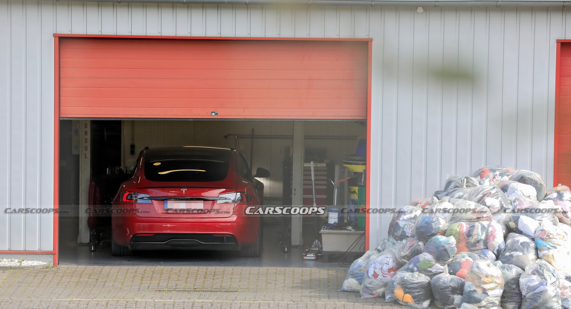 Tesla Model S Plaid Caught Testing On The ‘Ring With Two Different Steering Wheels