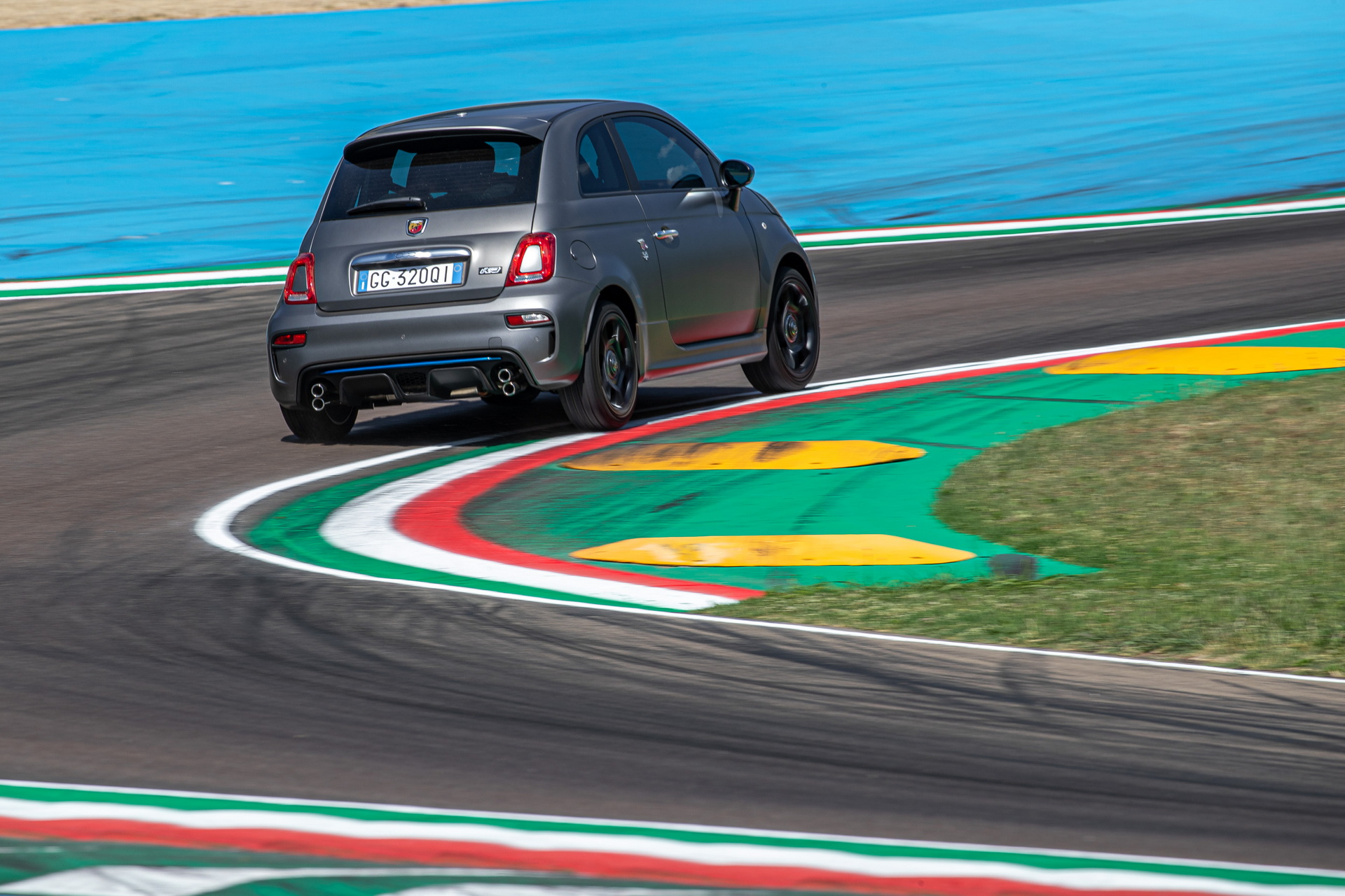 Aw, Isn’t That Cute; New Abarth F595 Has Vertically-Stacked Quad Pipes