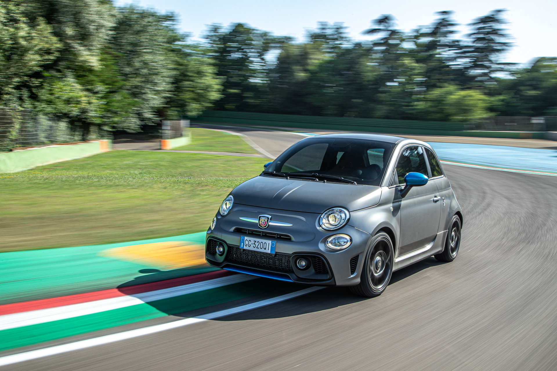 Aw, Isn’t That Cute; New Abarth F595 Has Vertically-Stacked Quad Pipes