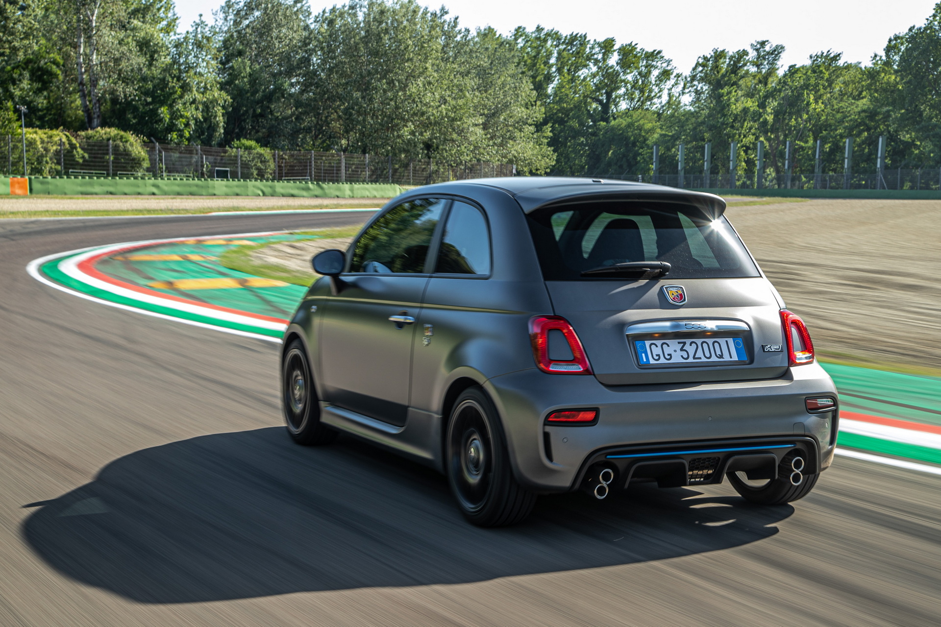 Aw, Isn’t That Cute; New Abarth F595 Has Vertically-Stacked Quad Pipes