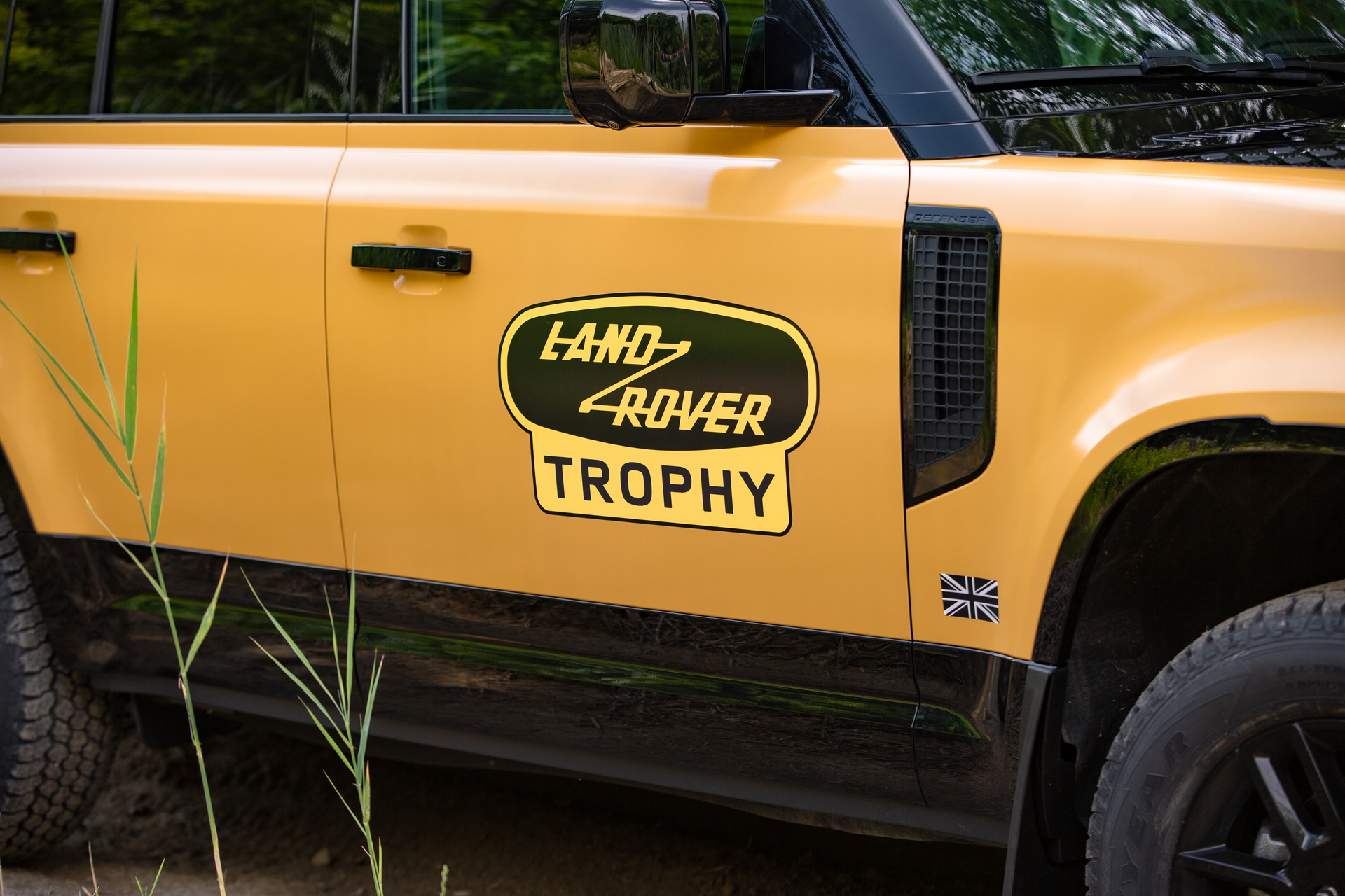 New 2022 Land Rover Defender Trophy Edition Evokes Memories Of The Camel Trophy