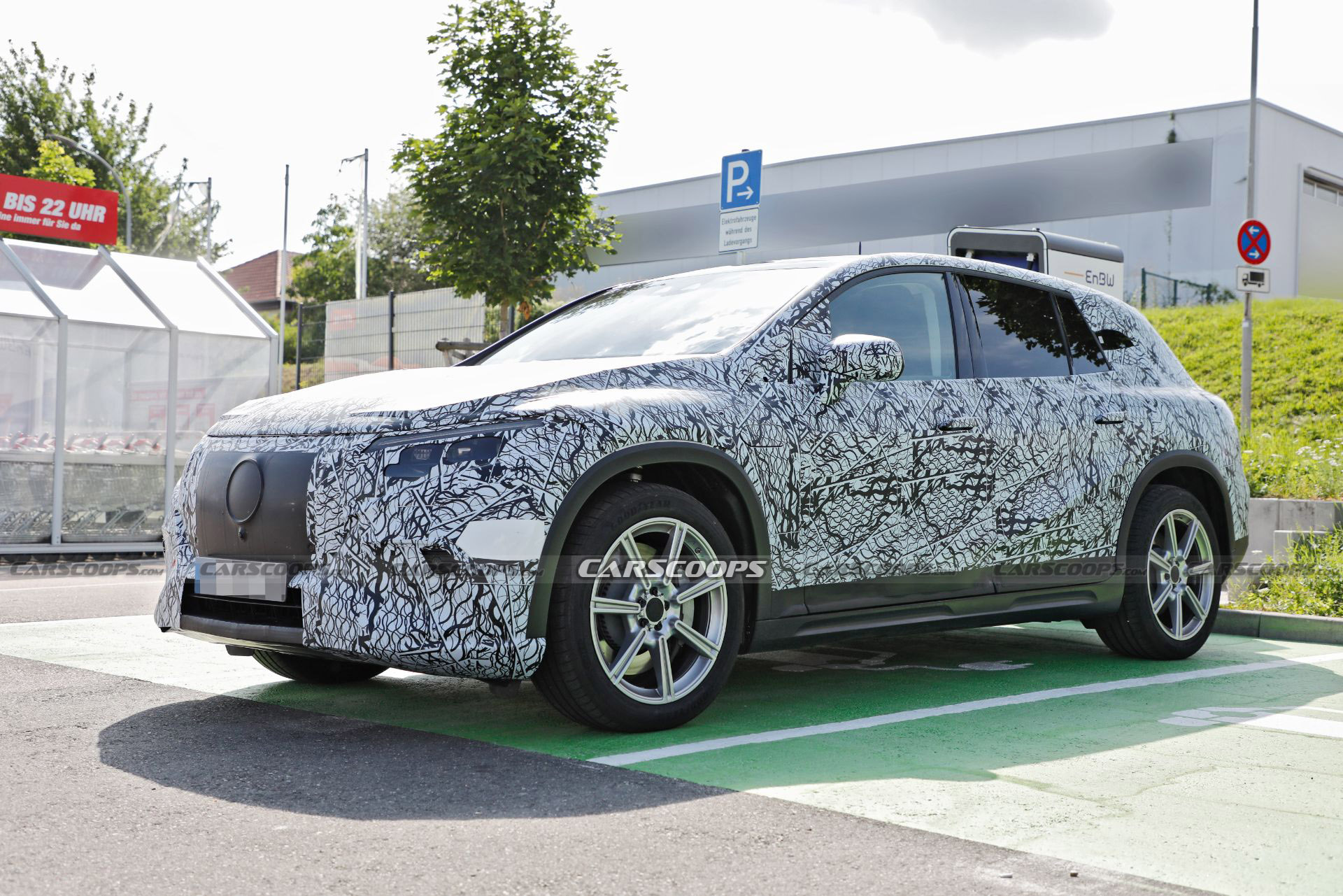 2022 Mercedes EQS Electric SUV Sheds More Camo But Surprises No One