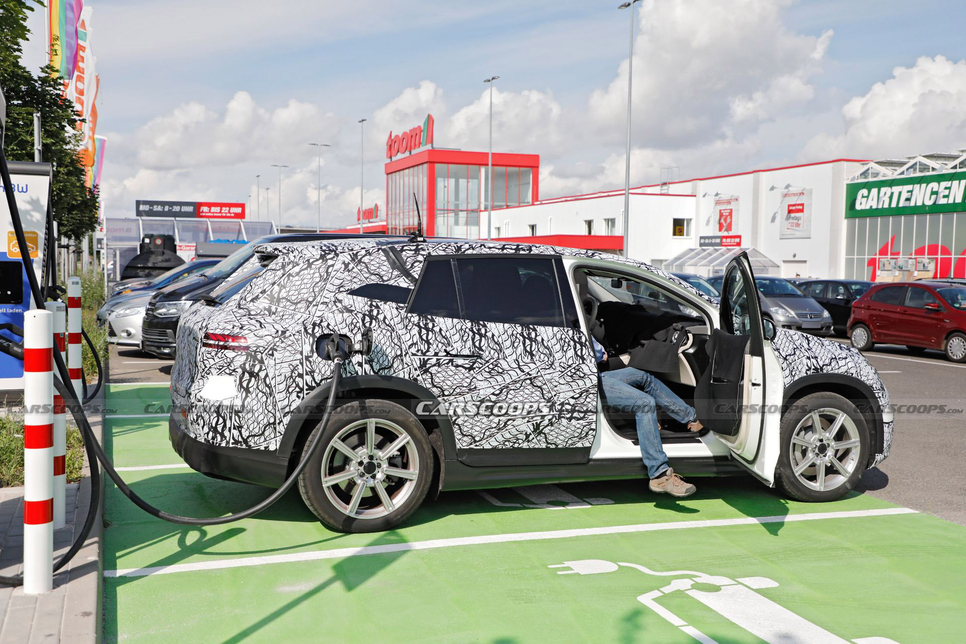 2022 Mercedes EQS Electric SUV Sheds More Camo But Surprises No One