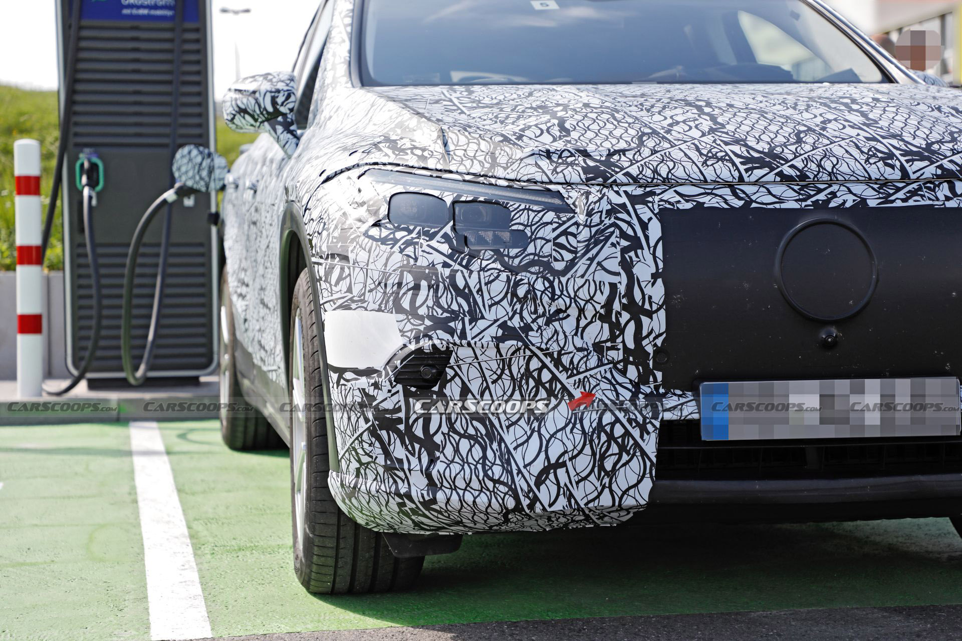 2022 Mercedes EQS Electric SUV Sheds More Camo But Surprises No One