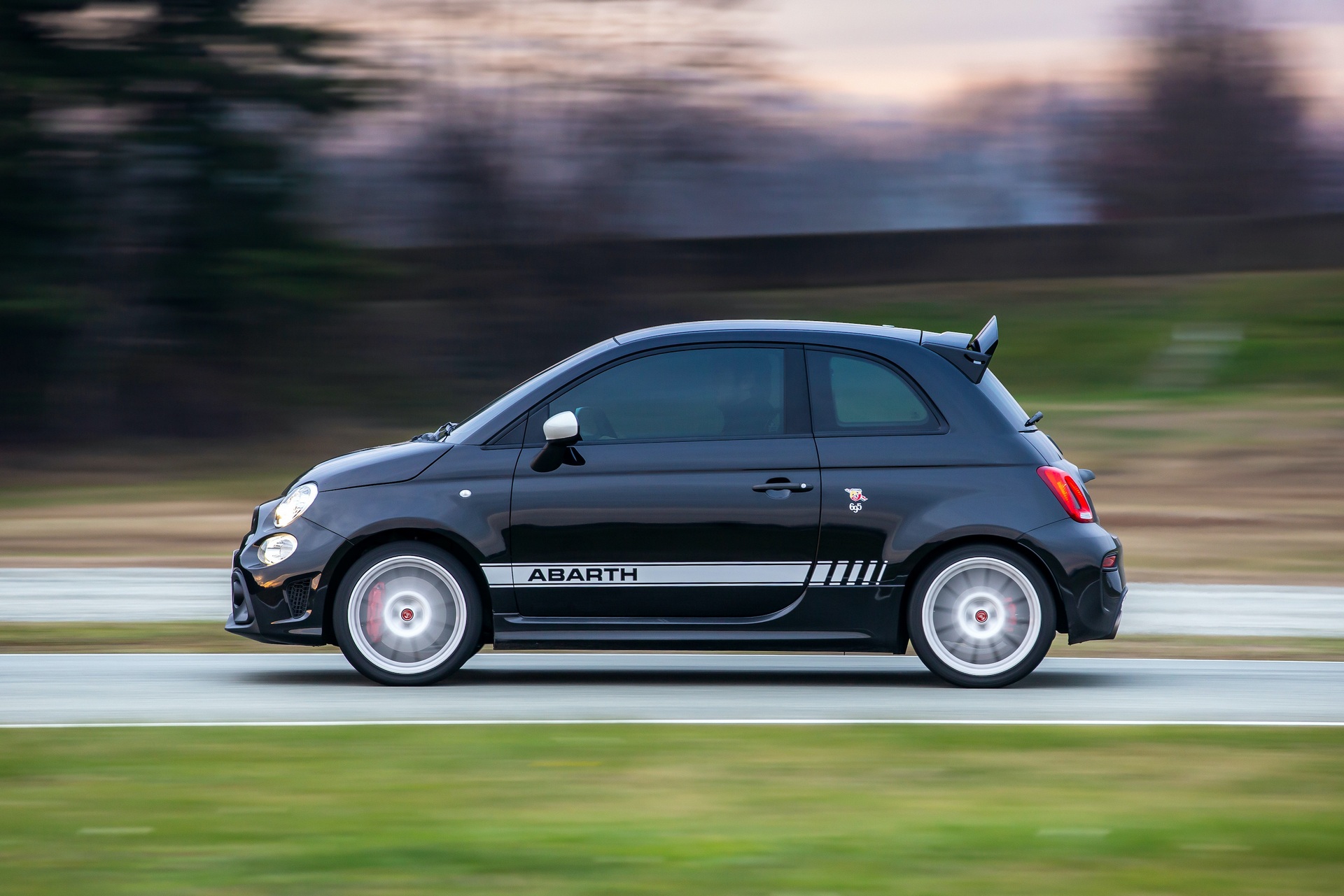 Abarth 695 Esseesse Limited Edition Keeps The Dream Alive For Italian Hot Hatches