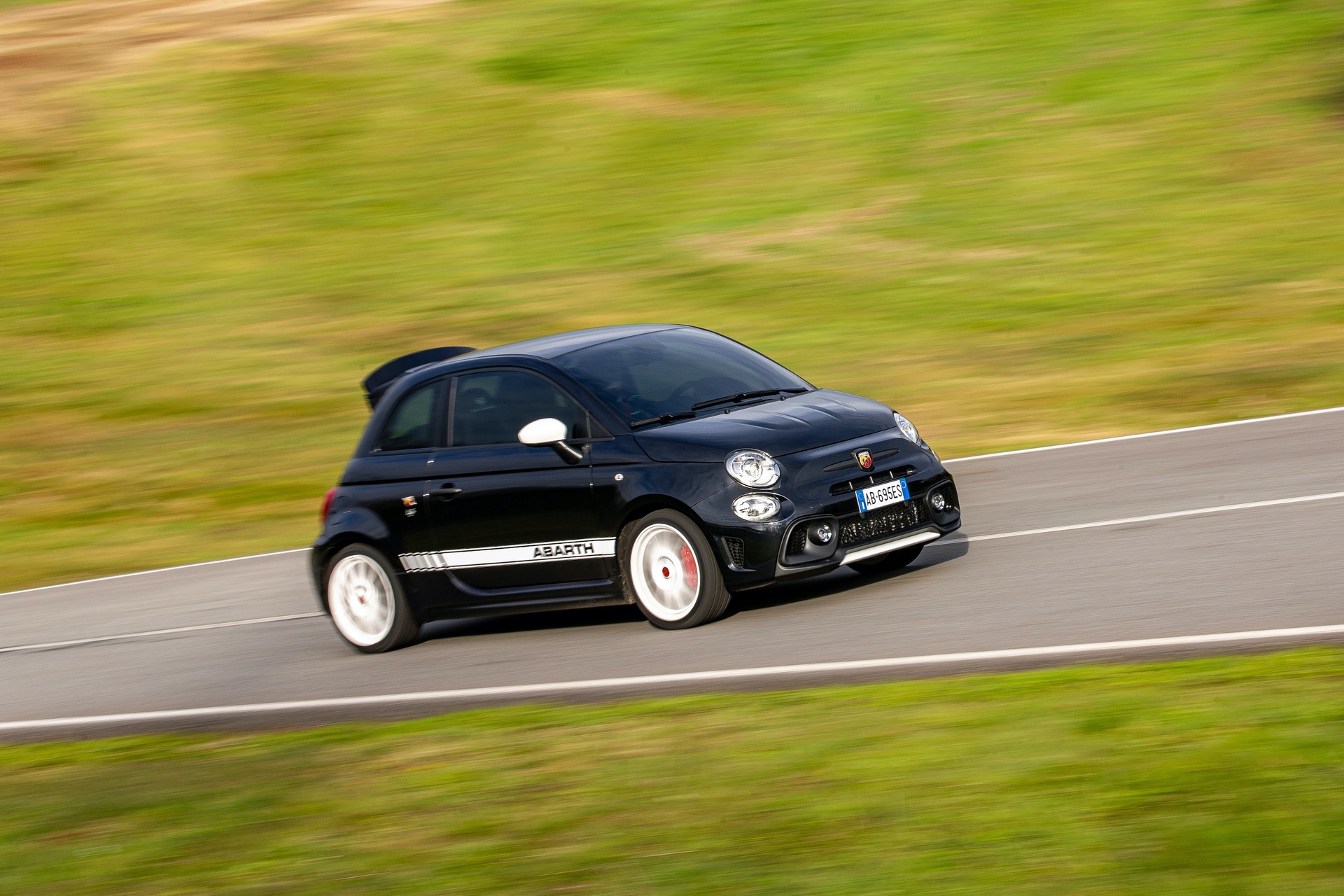 Abarth 695 Esseesse Limited Edition Keeps The Dream Alive For Italian Hot Hatches