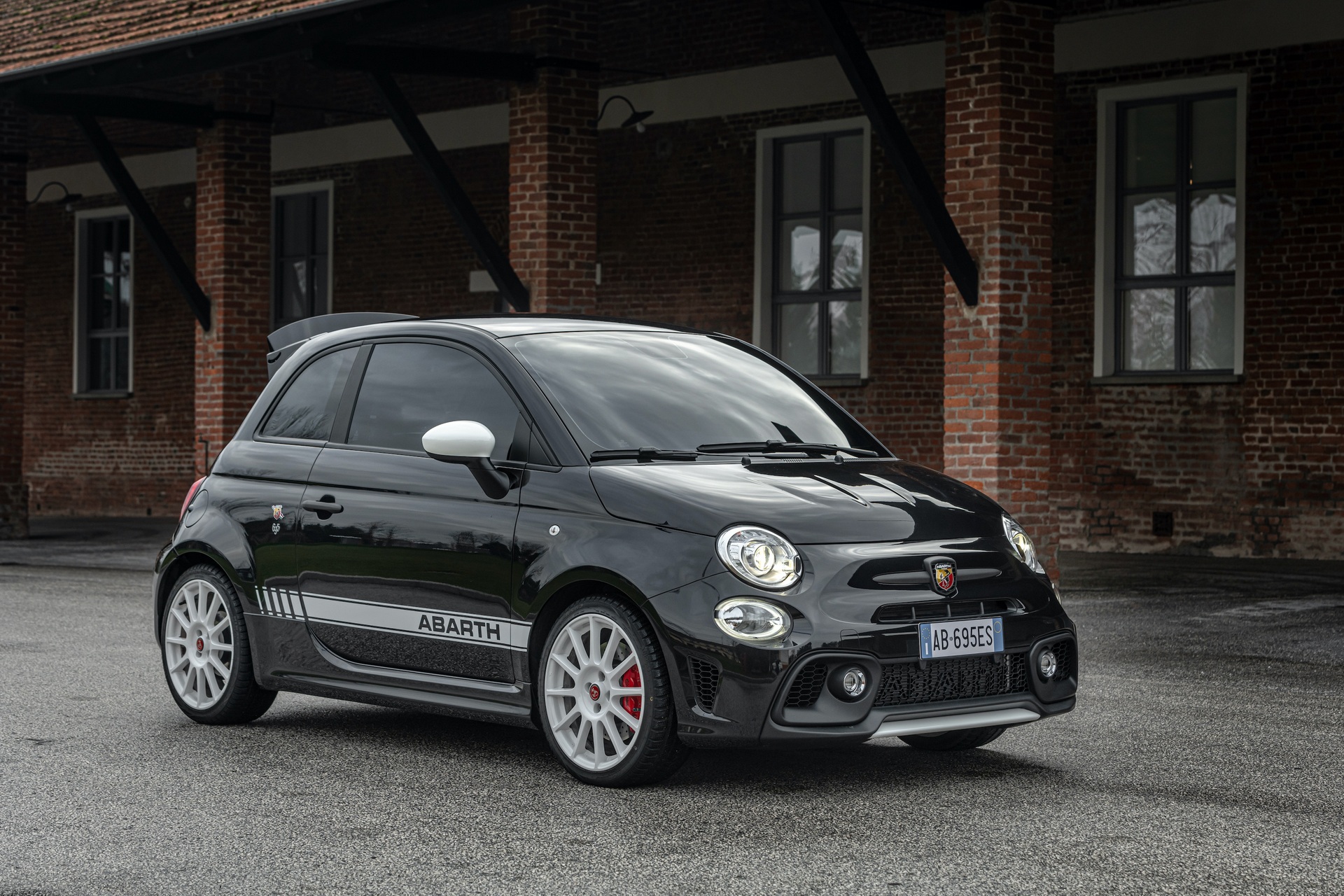 Abarth 695 Esseesse Limited Edition Keeps The Dream Alive For Italian Hot Hatches