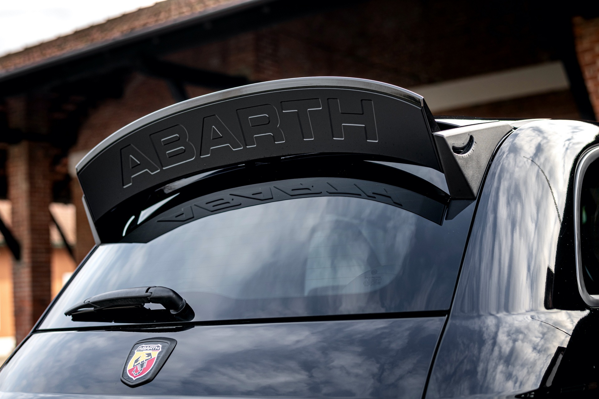 Abarth 695 Esseesse Limited Edition Keeps The Dream Alive For Italian Hot Hatches