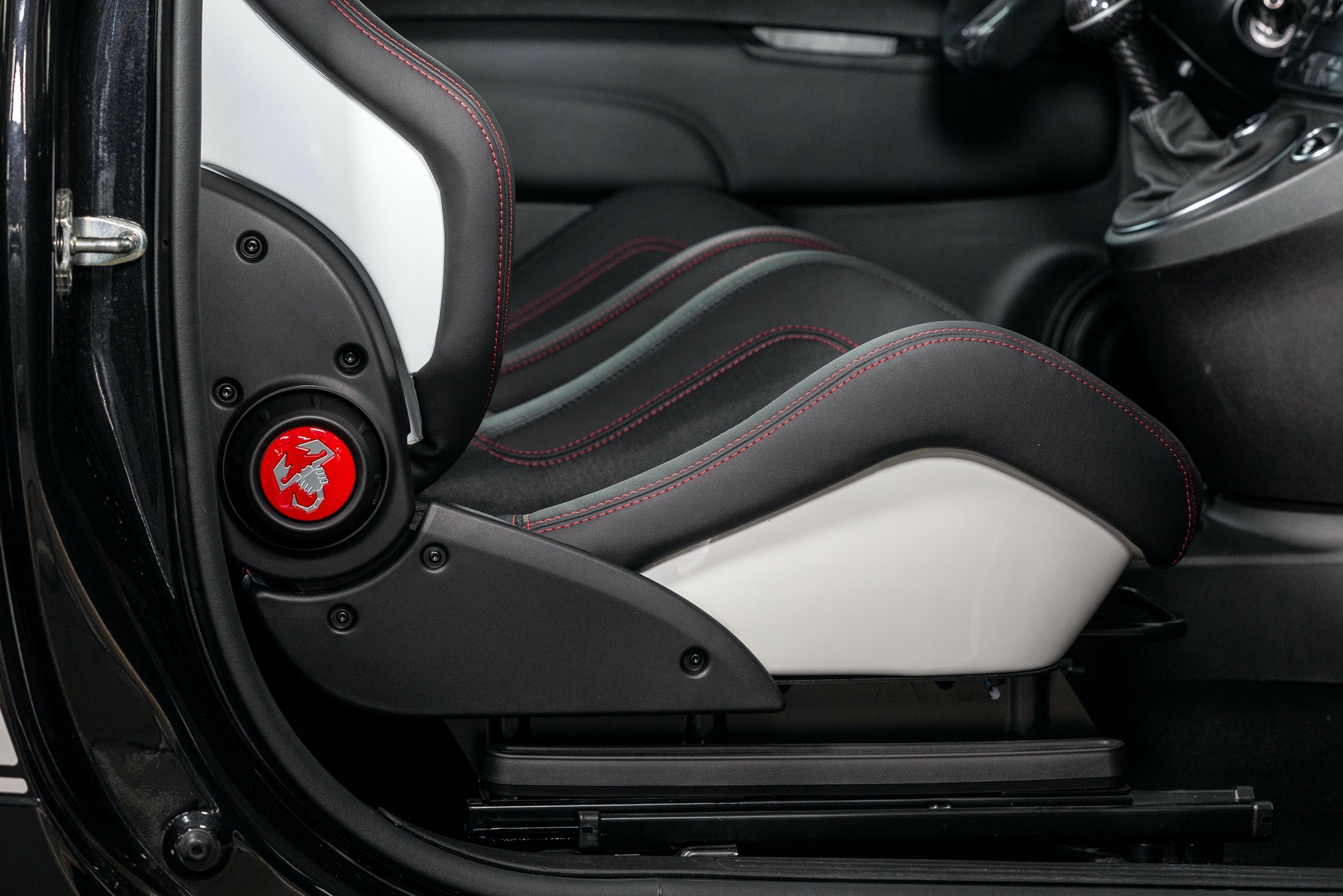 Abarth 695 Esseesse Limited Edition Keeps The Dream Alive For Italian Hot Hatches