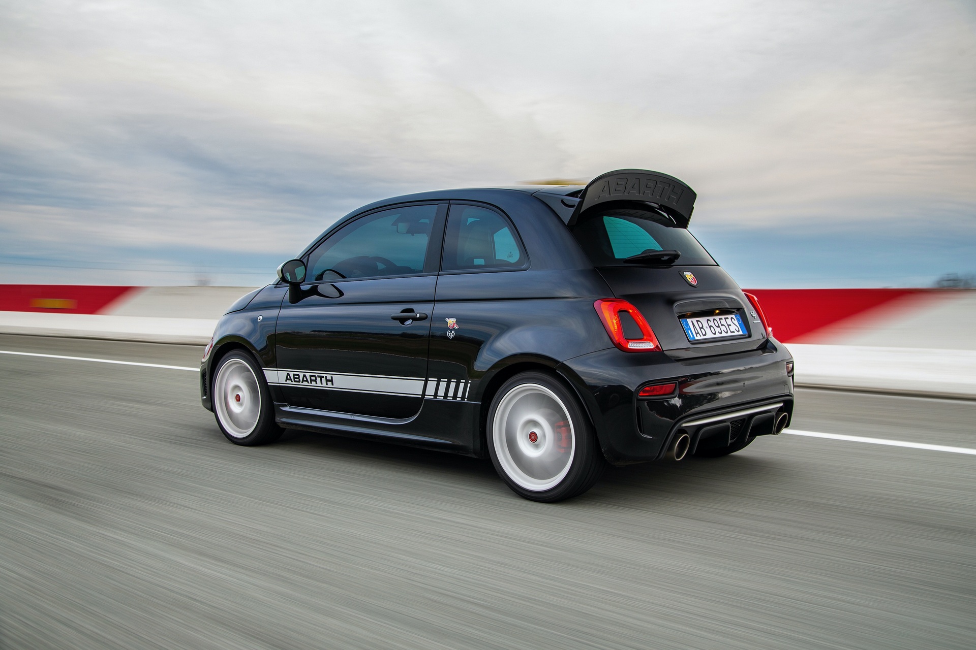 Abarth 695 Esseesse Limited Edition Keeps The Dream Alive For Italian Hot Hatches