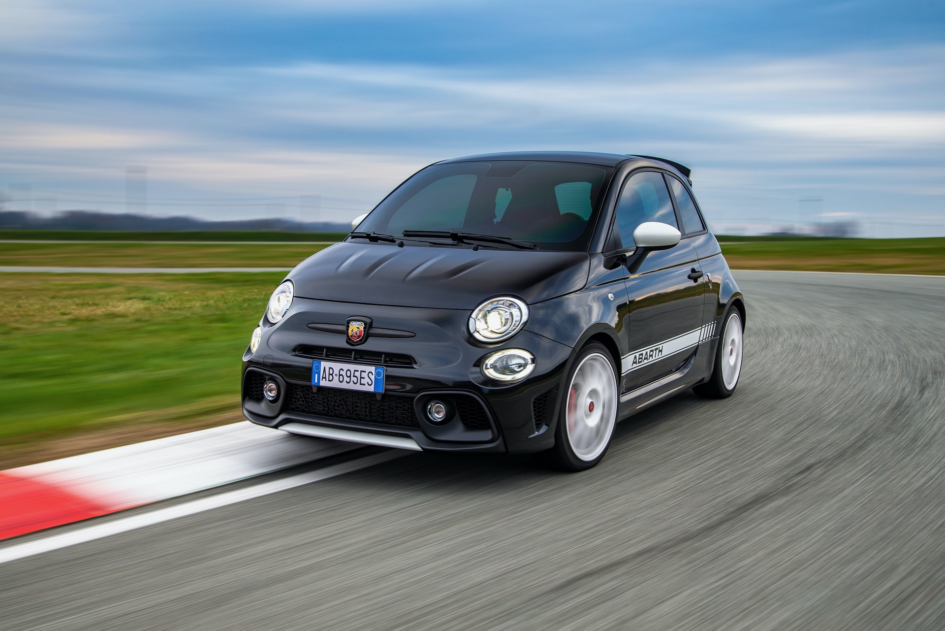 Abarth 695 Esseesse Limited Edition Keeps The Dream Alive For Italian Hot Hatches