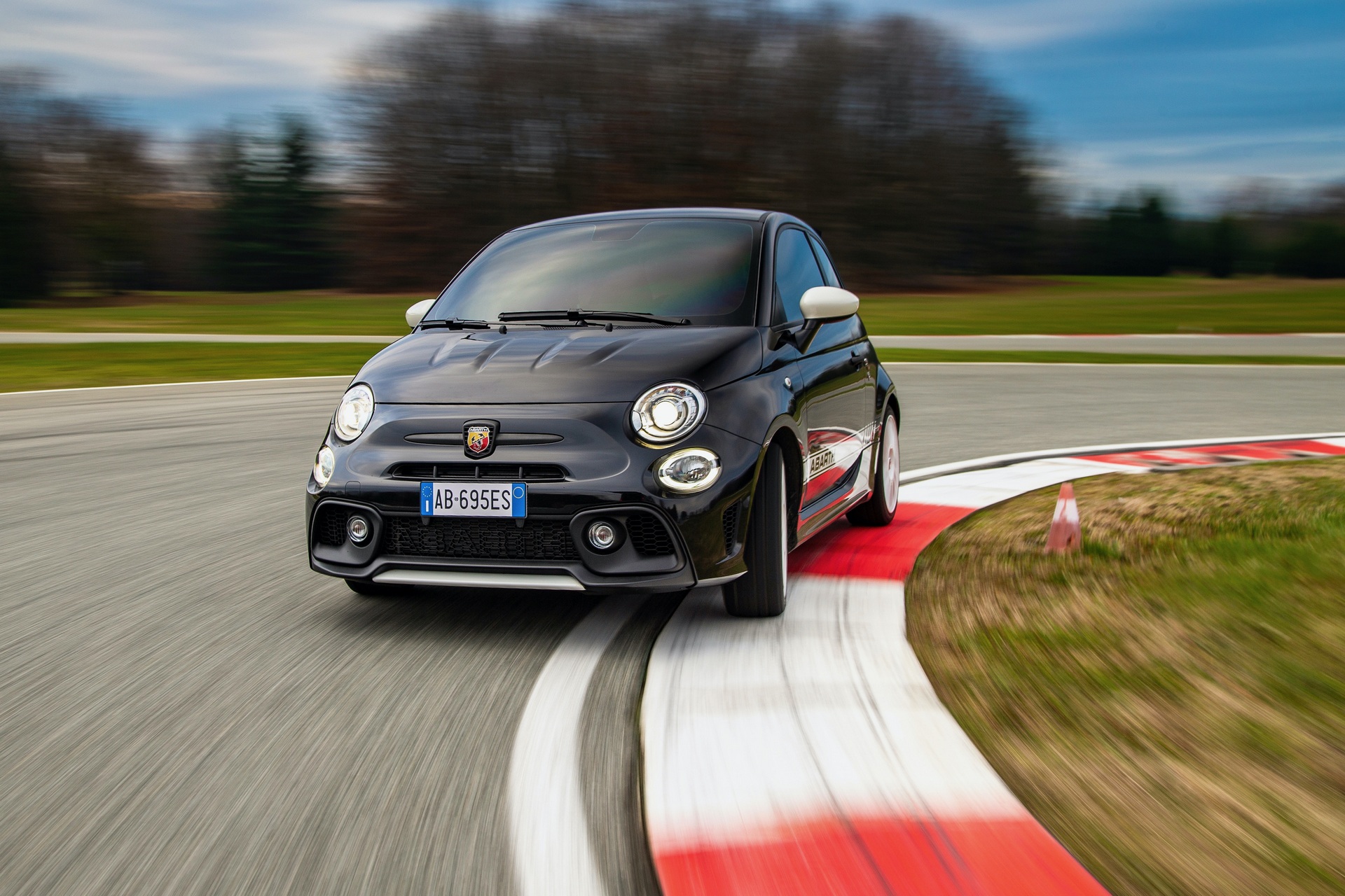 Abarth 695 Esseesse Limited Edition Keeps The Dream Alive For Italian Hot Hatches
