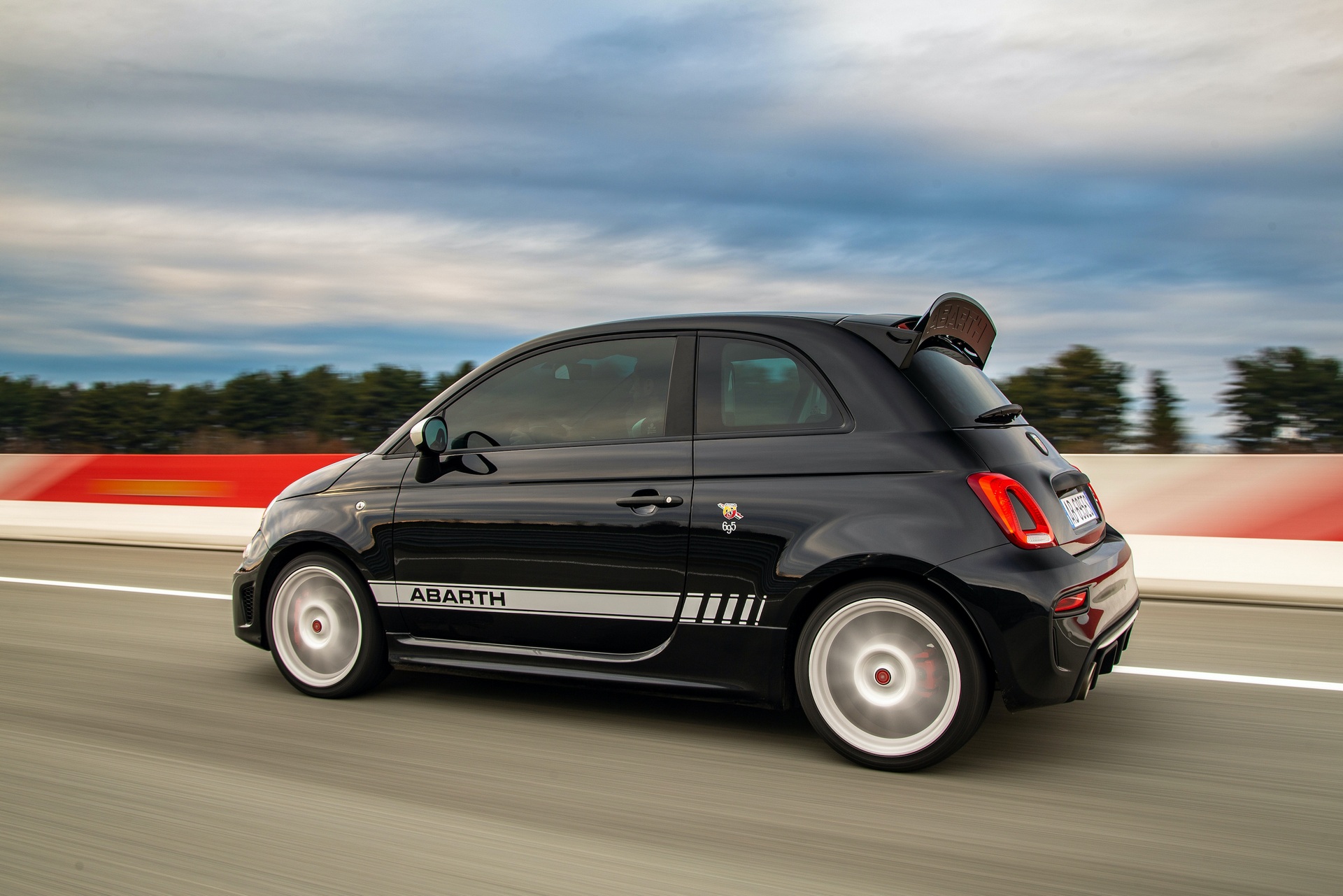 Abarth 695 Esseesse Limited Edition Keeps The Dream Alive For Italian Hot Hatches