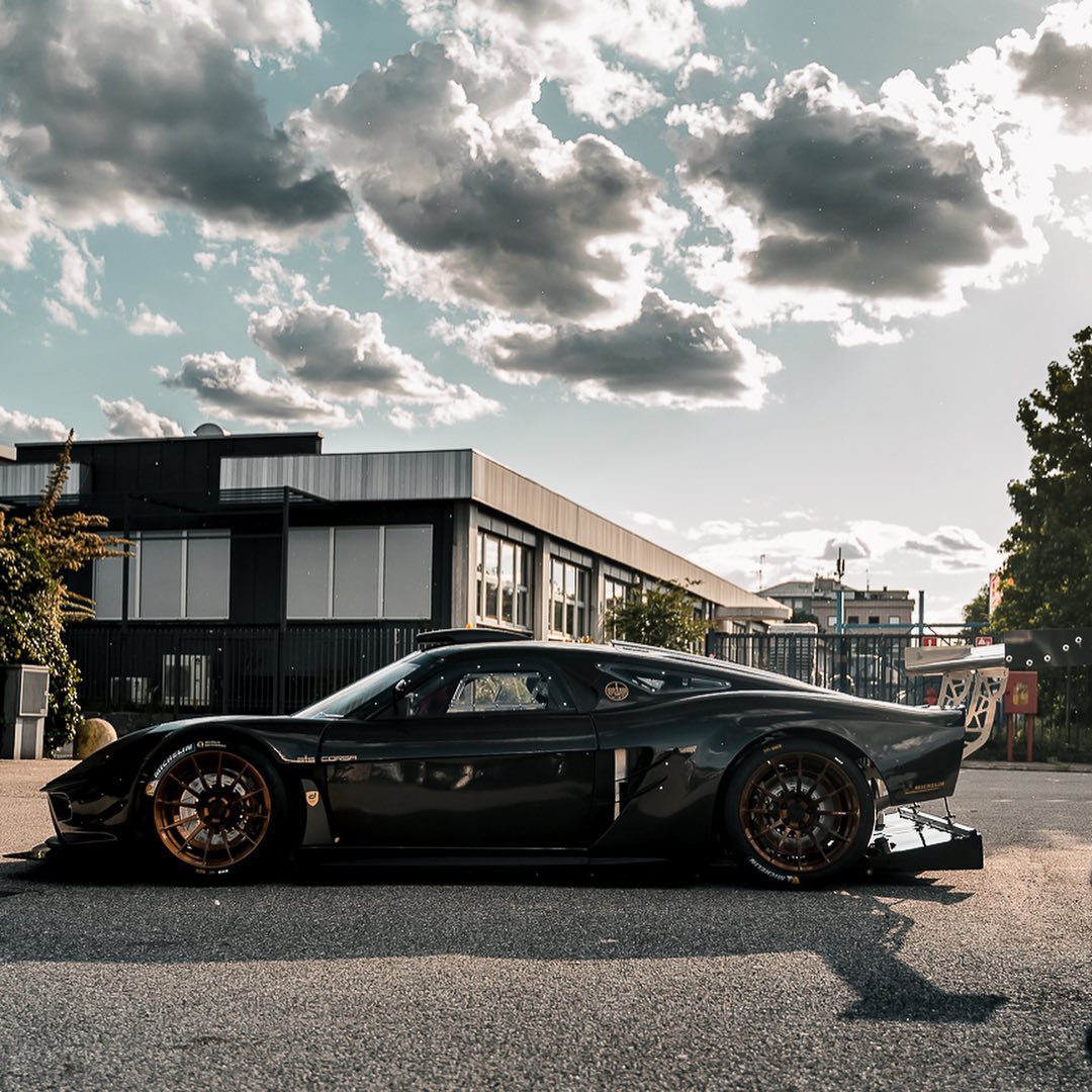 ATS Corsa RR Turbo Serie Carbonio Is An Italian Lightweight Racecar With Up To 592 HP