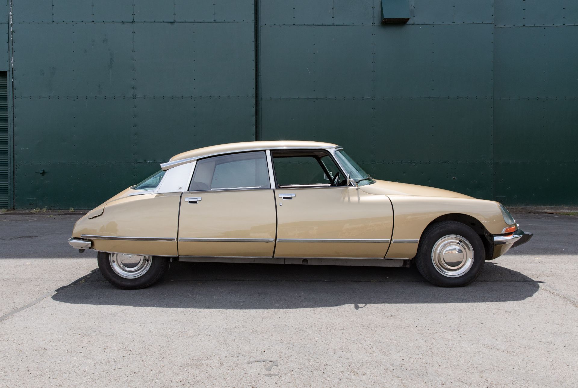 Classic Citroen DS Gains An Electric Heart Thanks To UK-Based Electrogenic