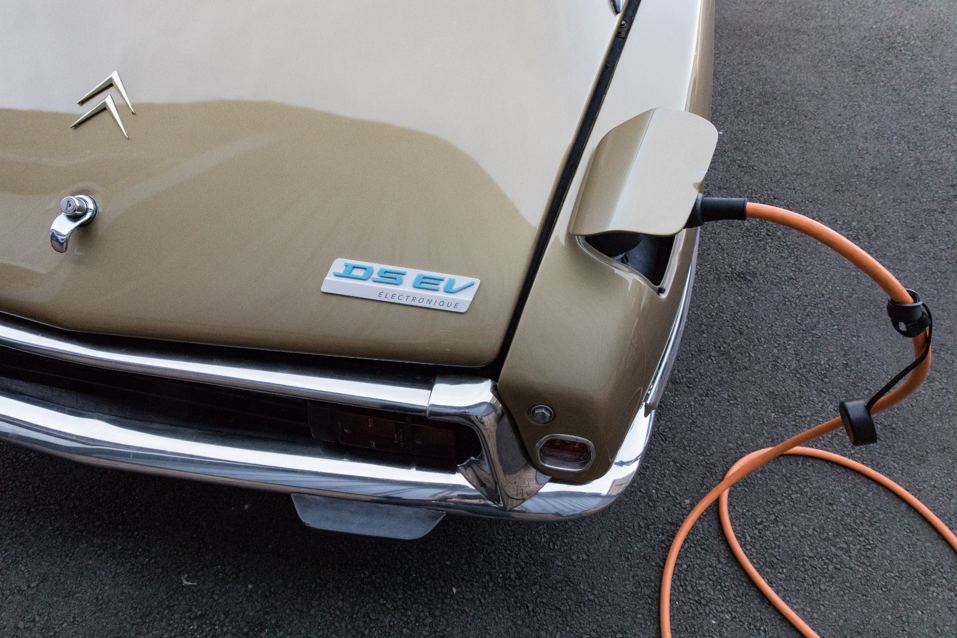 Classic Citroen DS Gains An Electric Heart Thanks To UK-Based Electrogenic