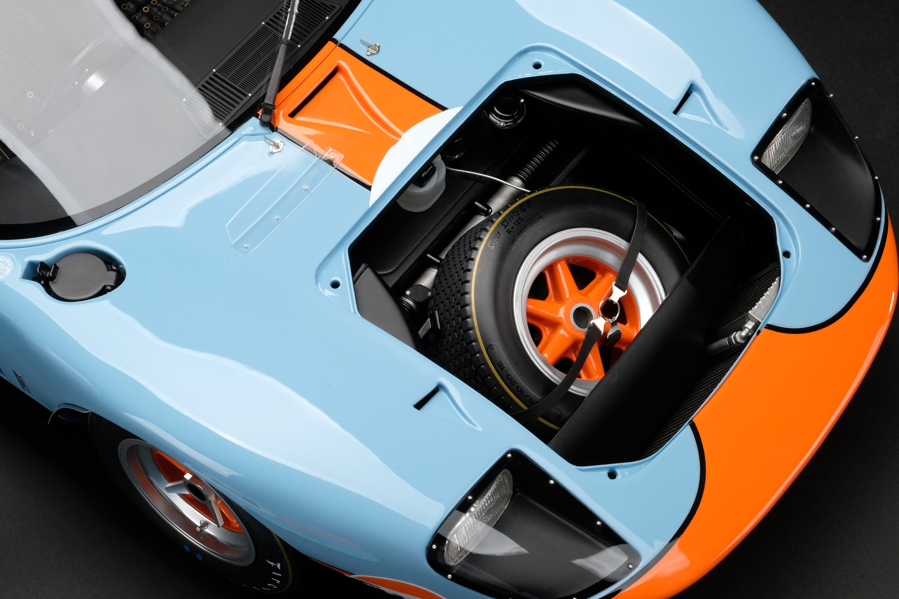 Amalgam Has Created A Stunning 1:8 Ford GT40 Scale Model