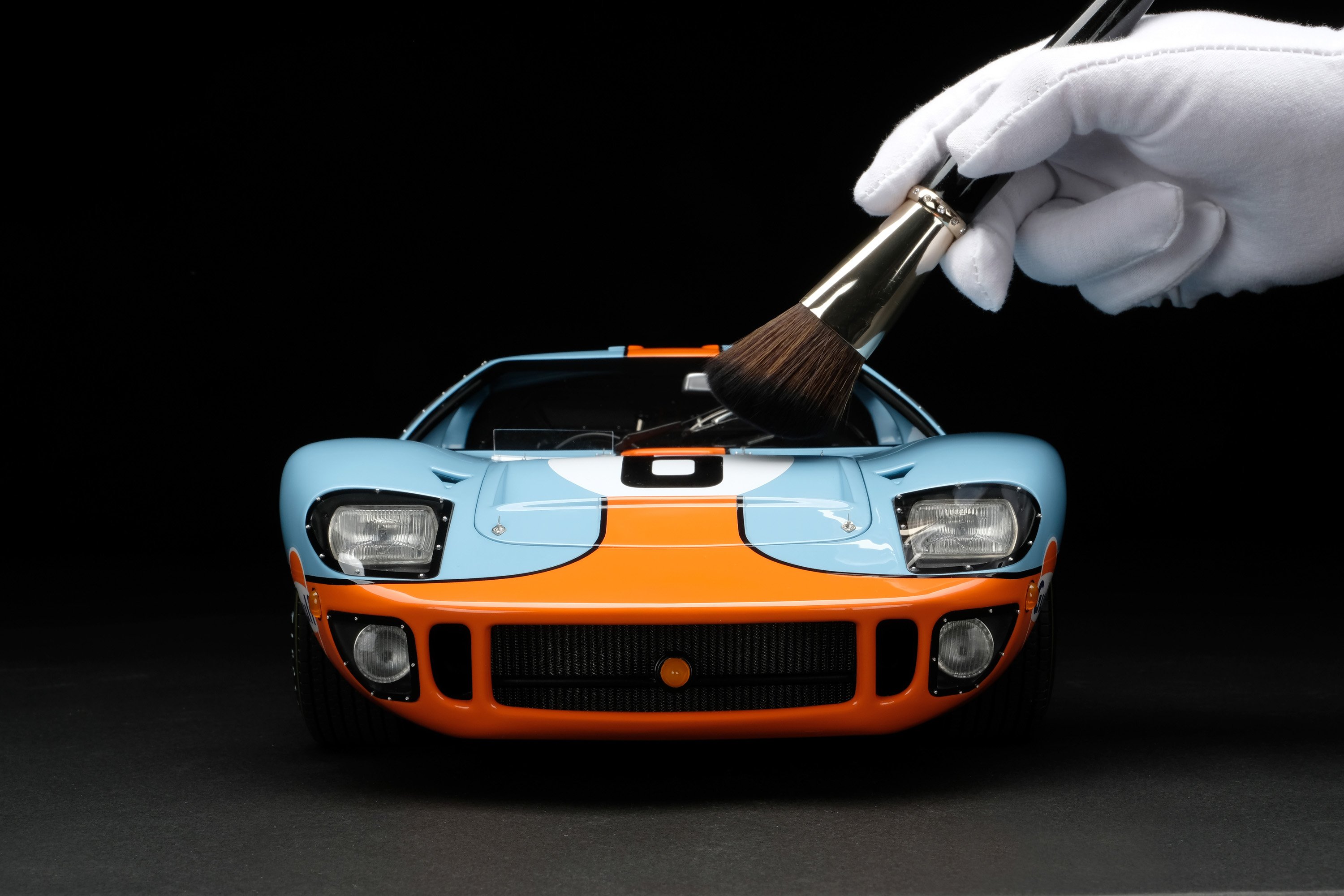 Amalgam Has Created A Stunning 1:8 Ford GT40 Scale Model