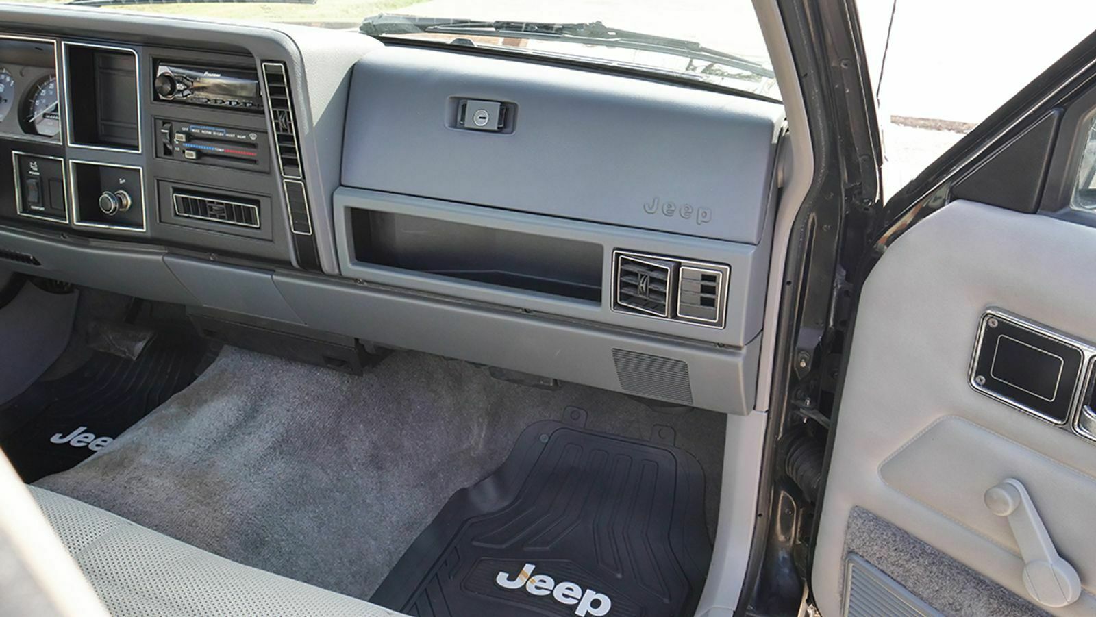 This Super Low-Mileage Jeep Comanche Pickup Truck Just Sold For $24,800