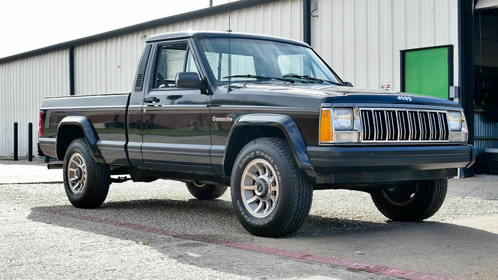 This Super Low-Mileage Jeep Comanche Pickup Truck Just Sold For $24,800